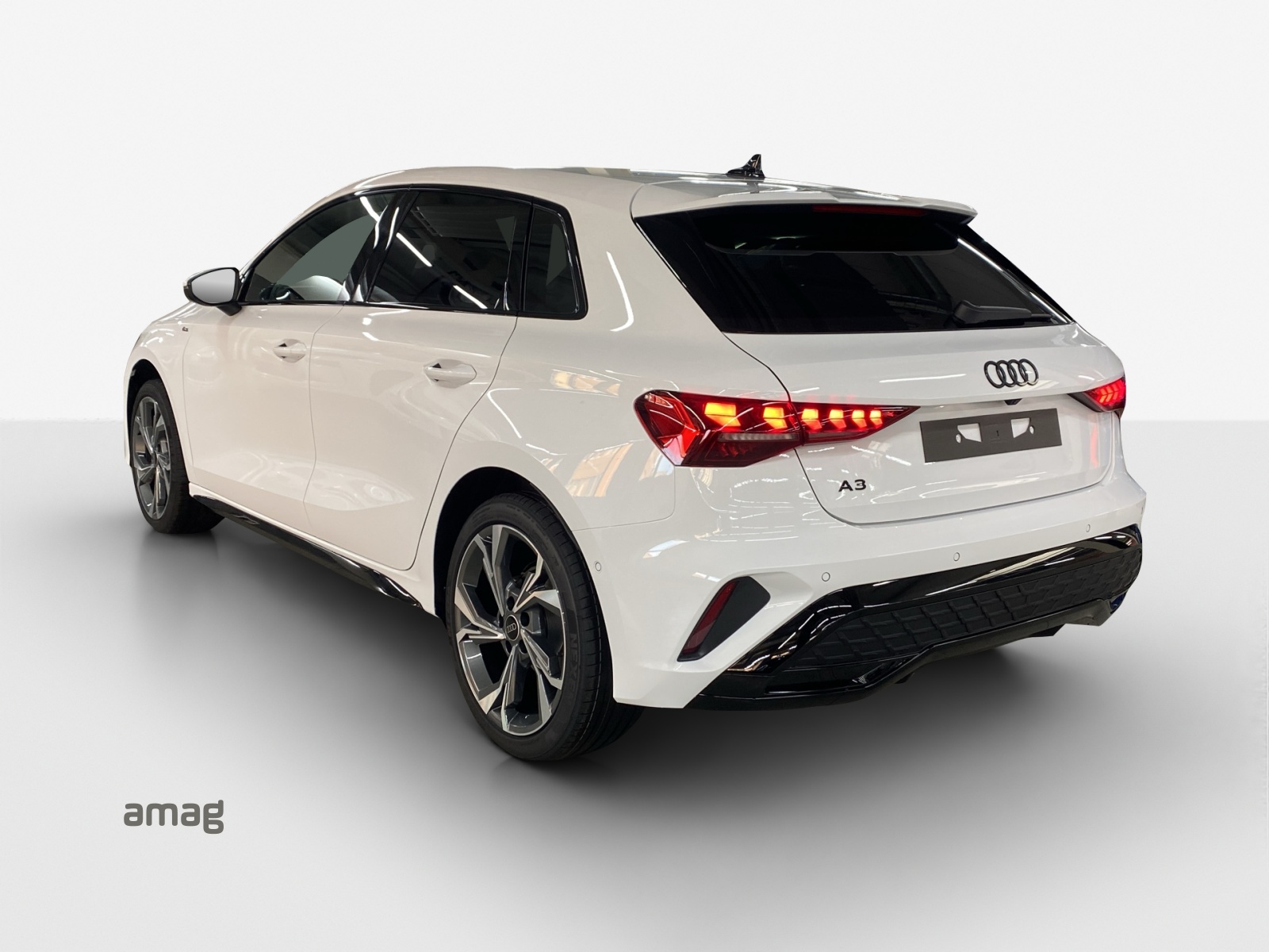 AUDI A3 Sportback TFSI 110 kW S line S tronic-showroom-element-2