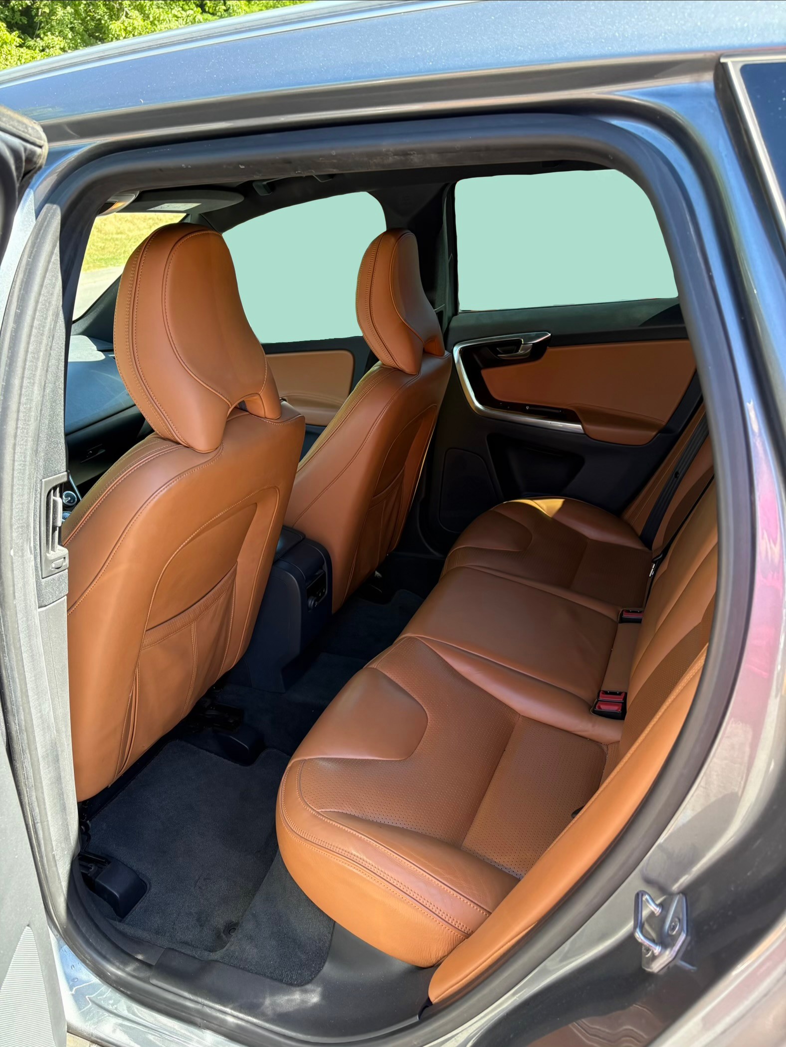 VOLVO D4 AWD Summum S/S-image-2