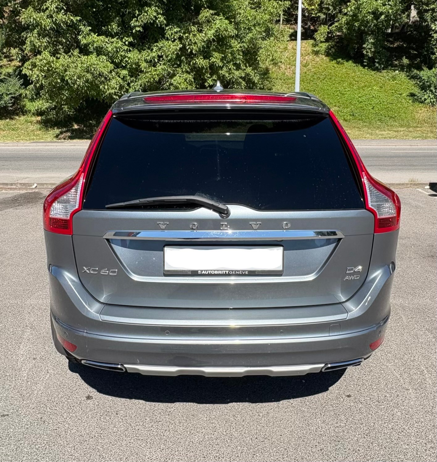 VOLVO D4 AWD Summum S/S-image-5