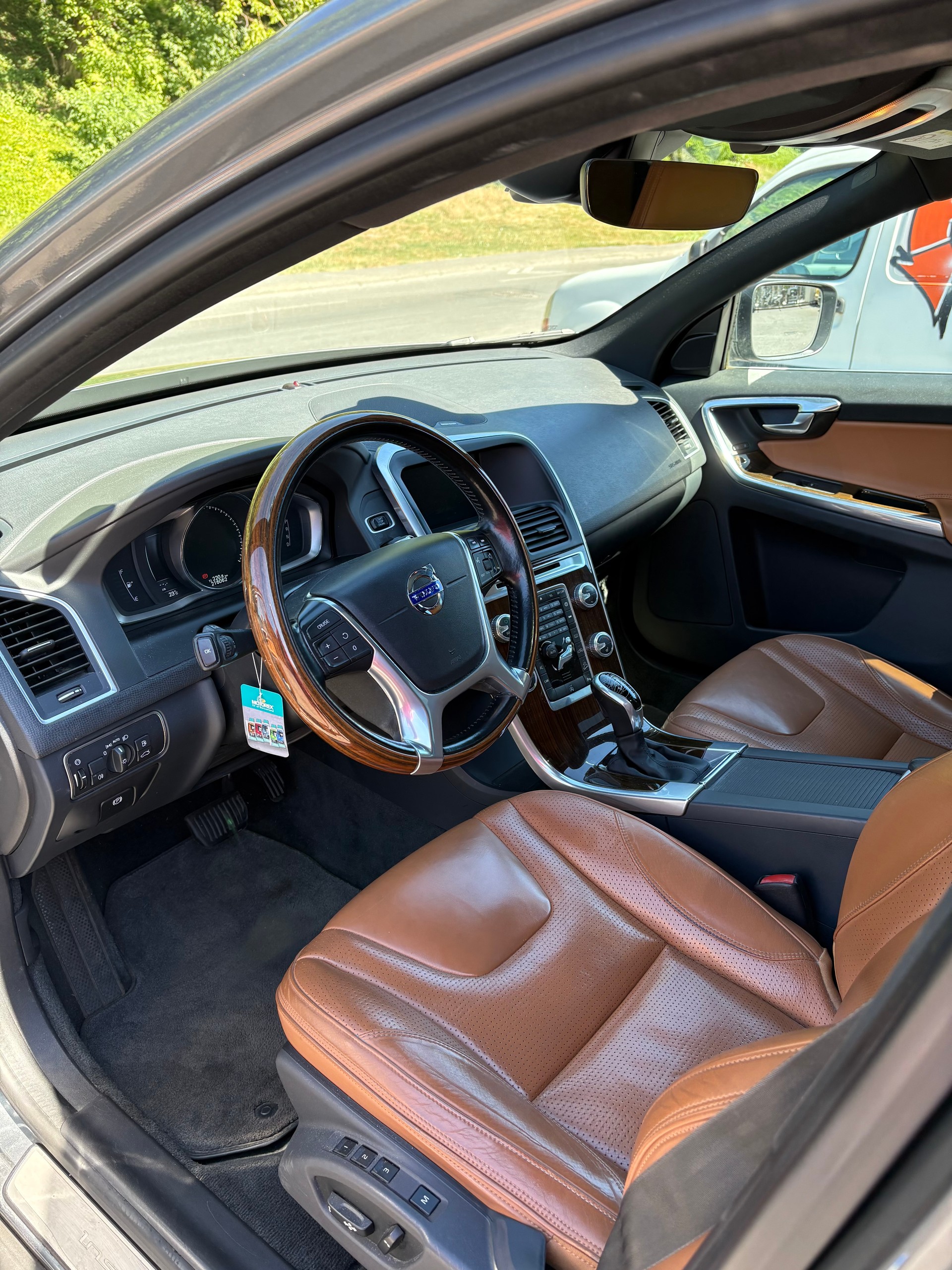 VOLVO D4 AWD Summum S/S-image-1