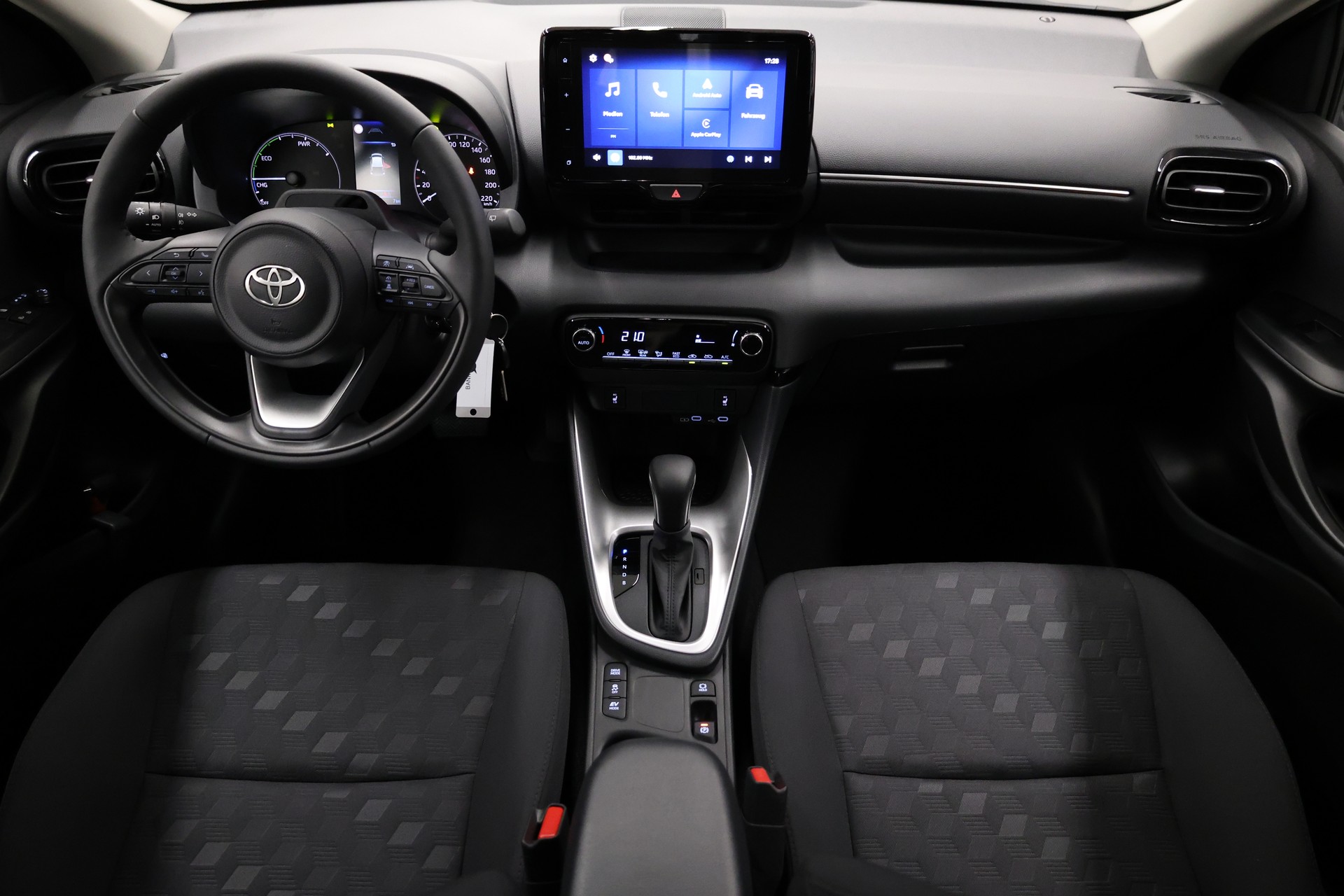 TOYOTA Yaris 1.5 Active Drive e-CVT-image-15
