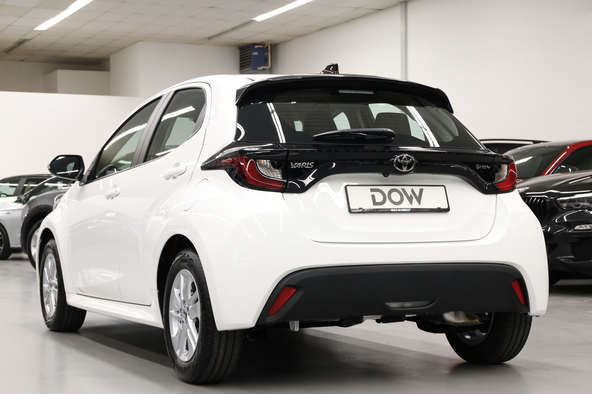 TOYOTA Yaris 1.5 Active Drive e-CVT-image-5