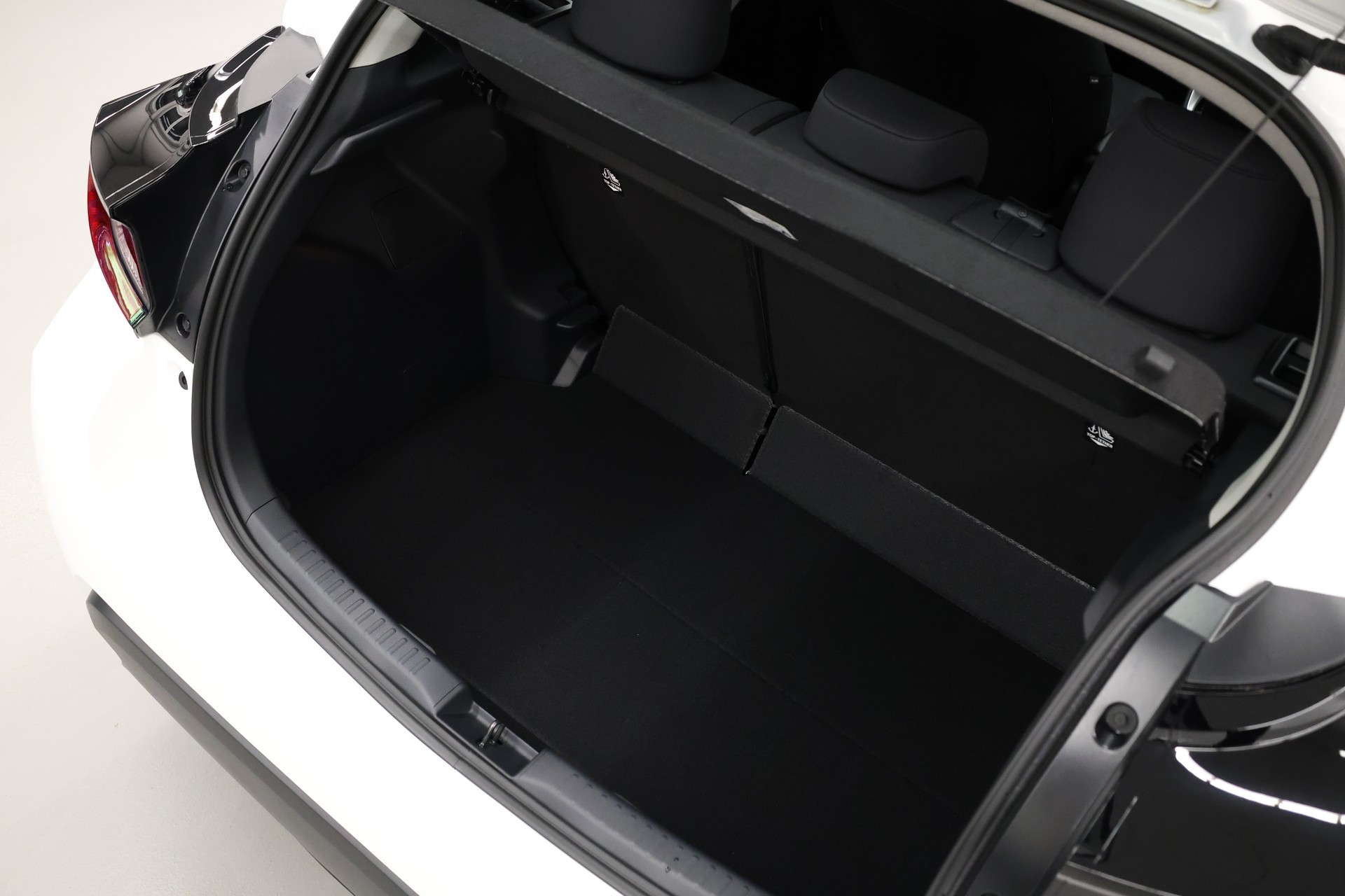 TOYOTA Yaris 1.5 Active Drive e-CVT-image-14