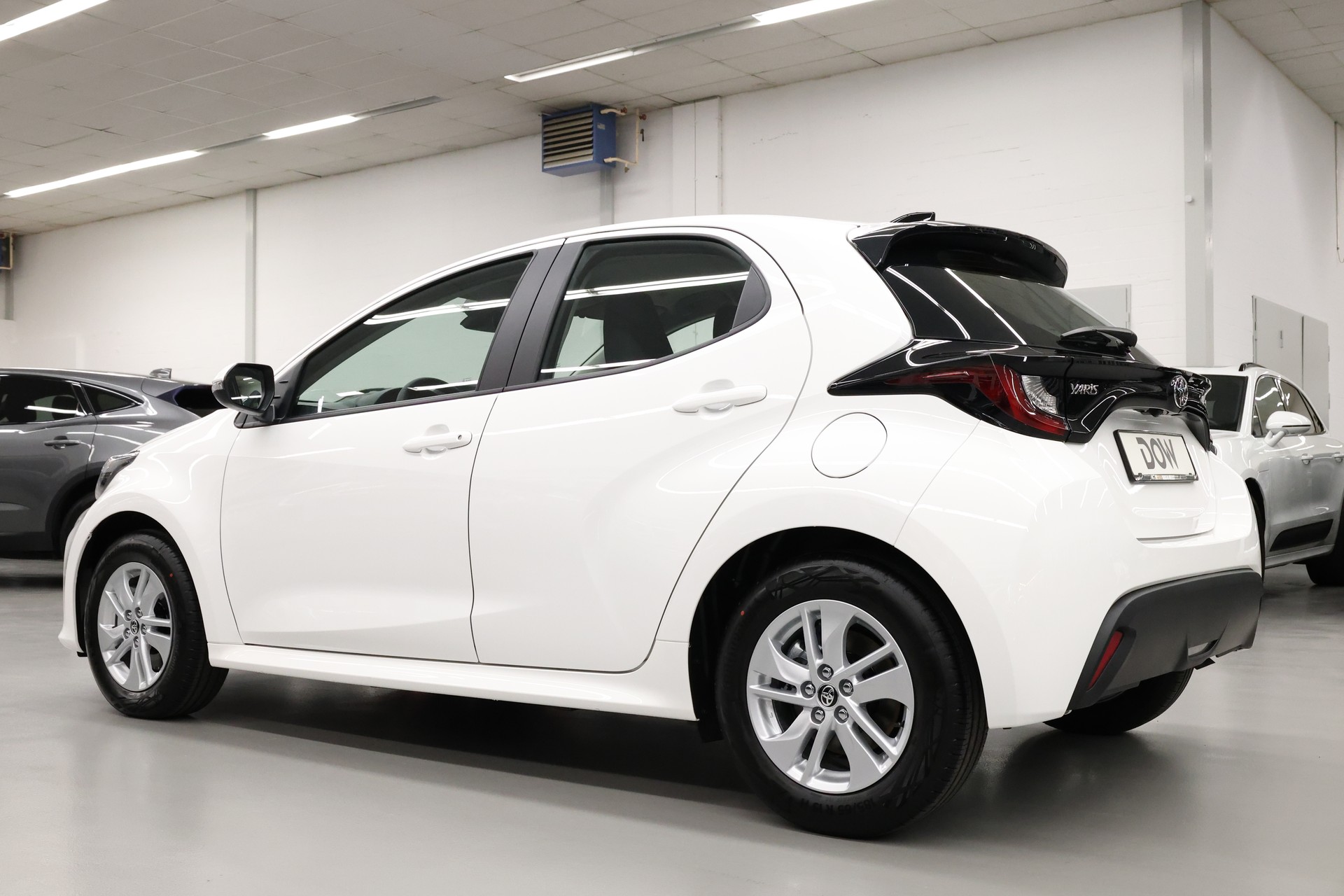 TOYOTA Yaris 1.5 Active Drive e-CVT-image-4