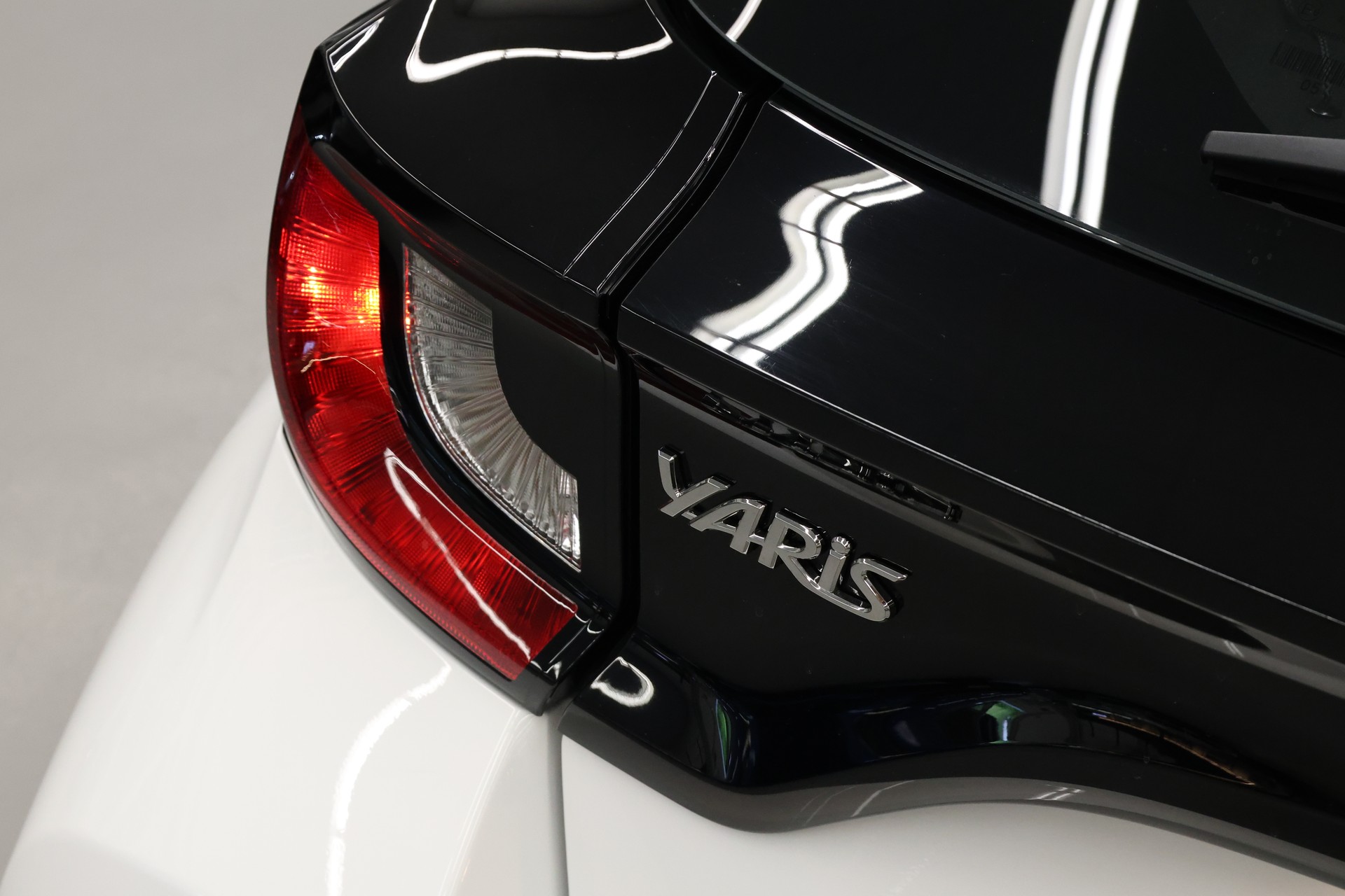 TOYOTA Yaris 1.5 Active Drive e-CVT-image-11