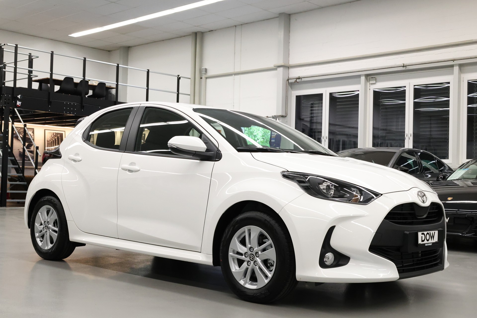TOYOTA Yaris 1.5 Active Drive e-CVT-image-13