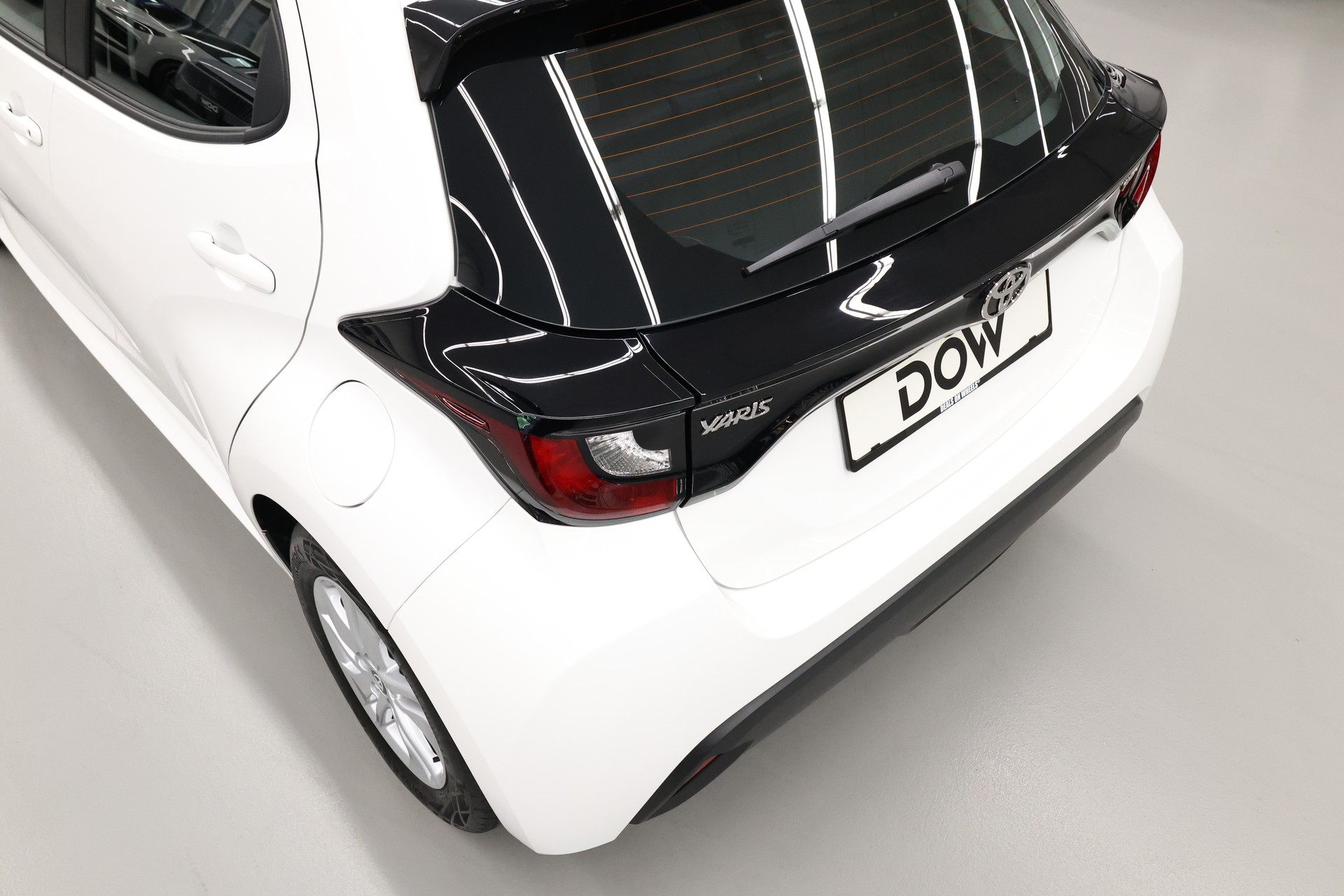 TOYOTA Yaris 1.5 Active Drive e-CVT-image-9