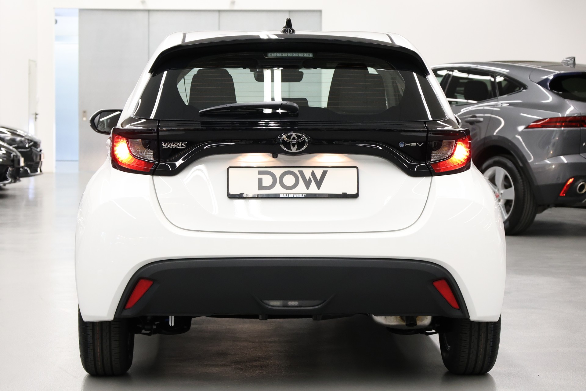 TOYOTA Yaris 1.5 Active Drive e-CVT-image-7