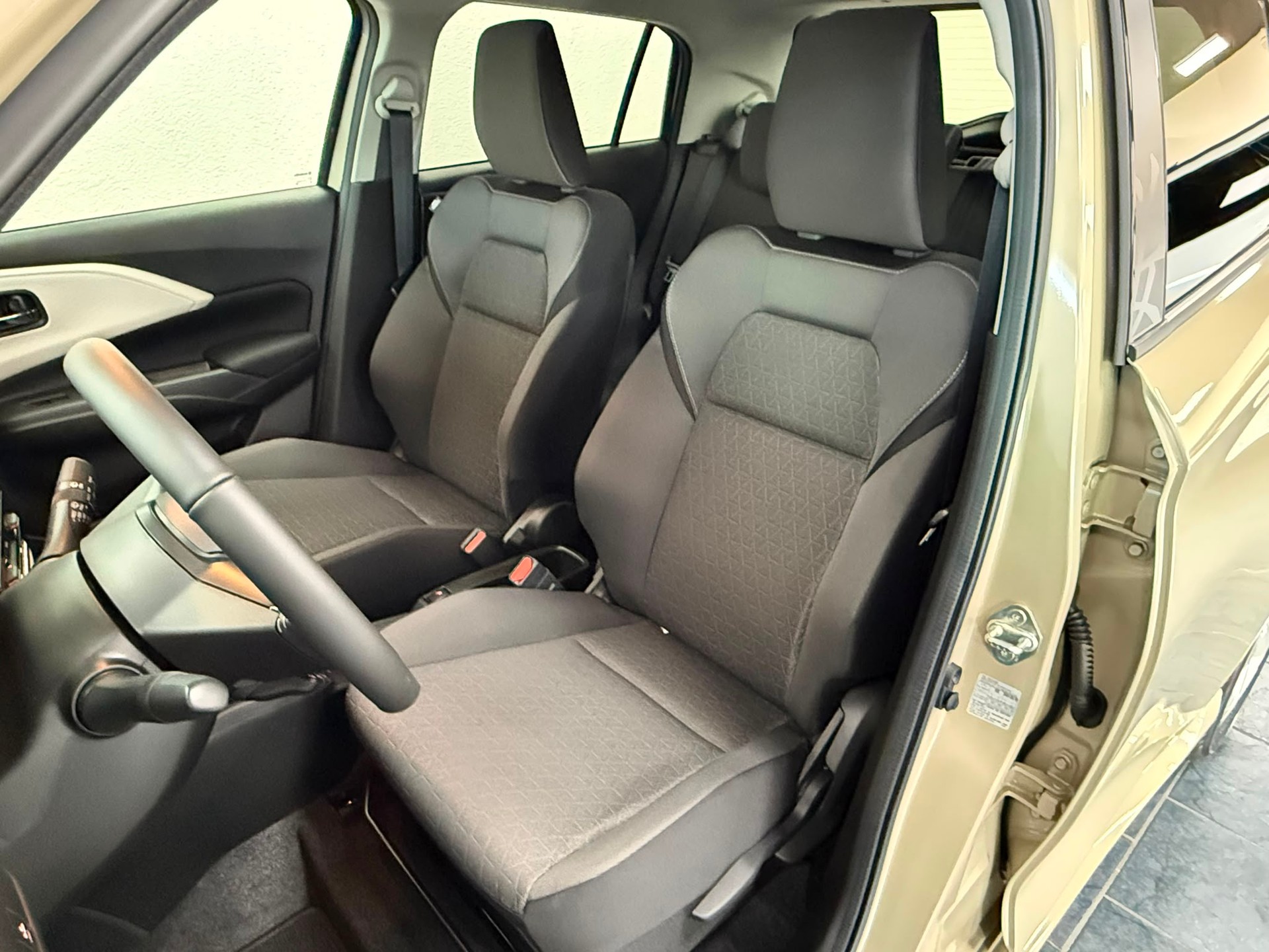 SUZUKI Swift 1.2 Sakura Hybrid CVT-image-14
