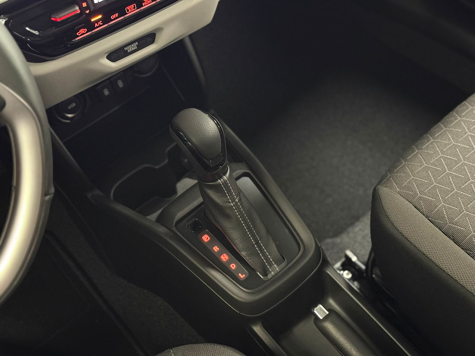 SUZUKI Swift 1.2 Sakura Hybrid CVT-image-22