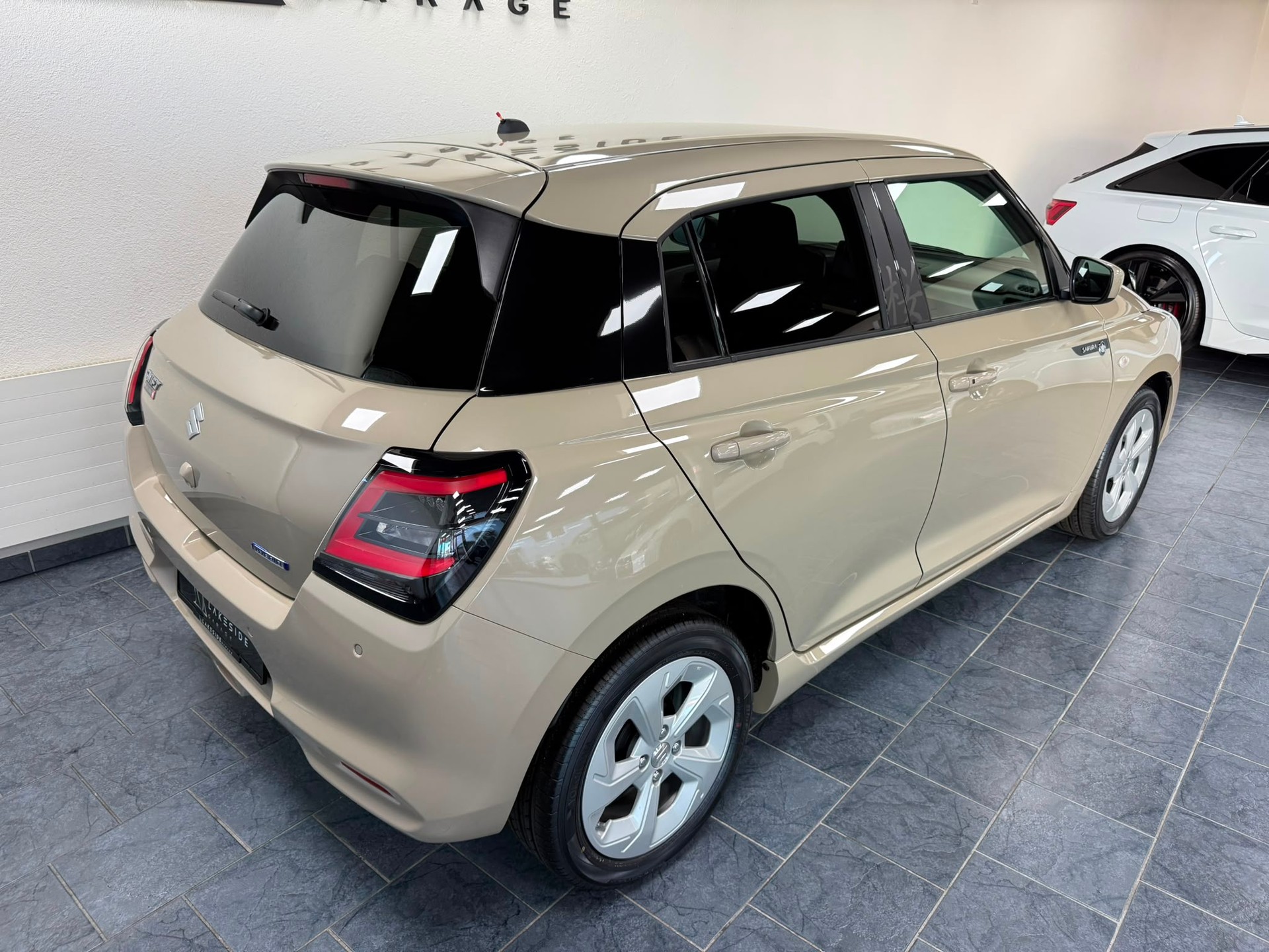 SUZUKI Swift 1.2 Sakura Hybrid CVT-image-3