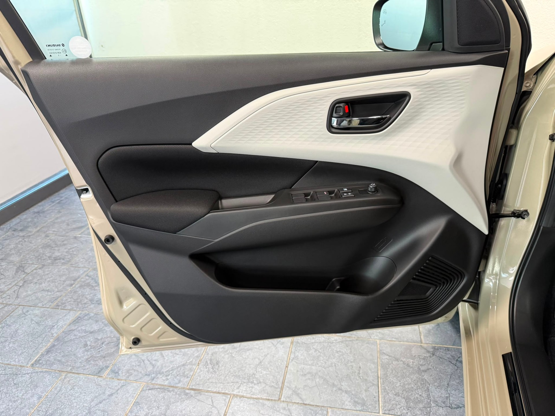 SUZUKI Swift 1.2 Sakura Hybrid CVT-image-12