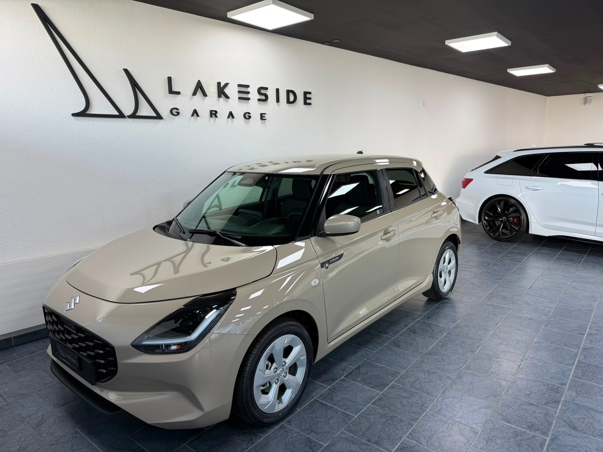 SUZUKI Swift 1.2 Sakura Hybrid CVT-image-0