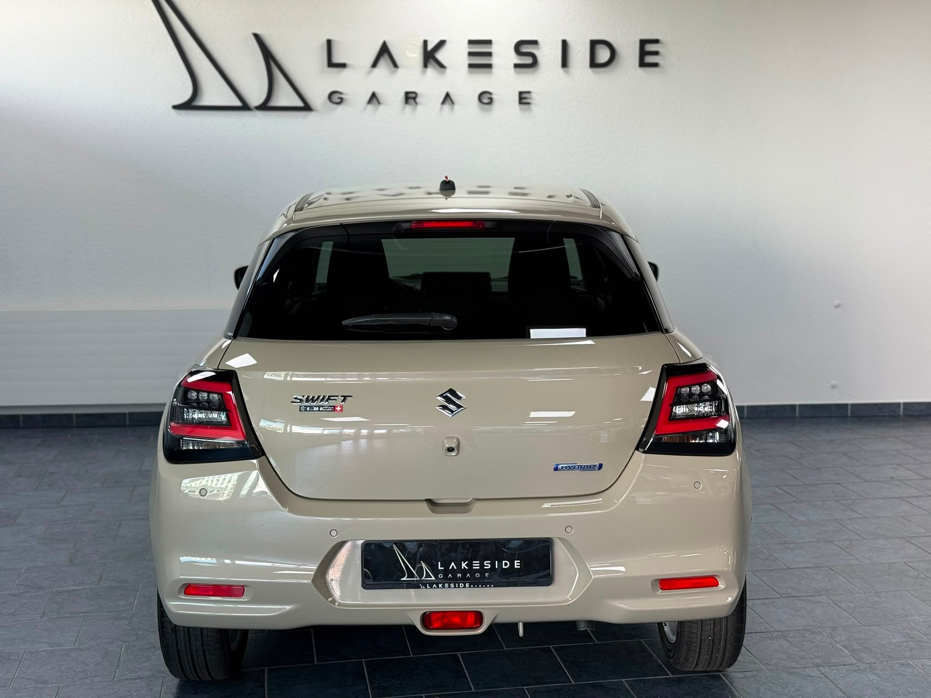 SUZUKI Swift 1.2 Sakura Hybrid CVT-image-4