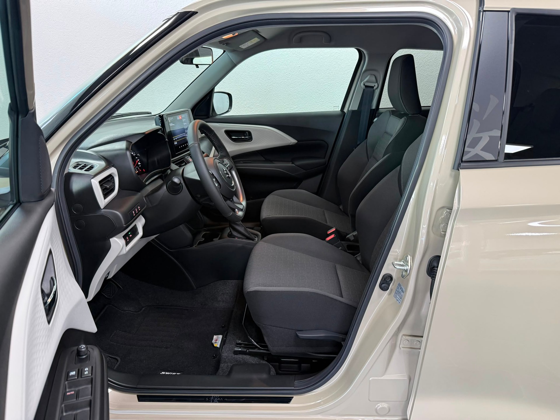 SUZUKI Swift 1.2 Sakura Hybrid CVT-image-10