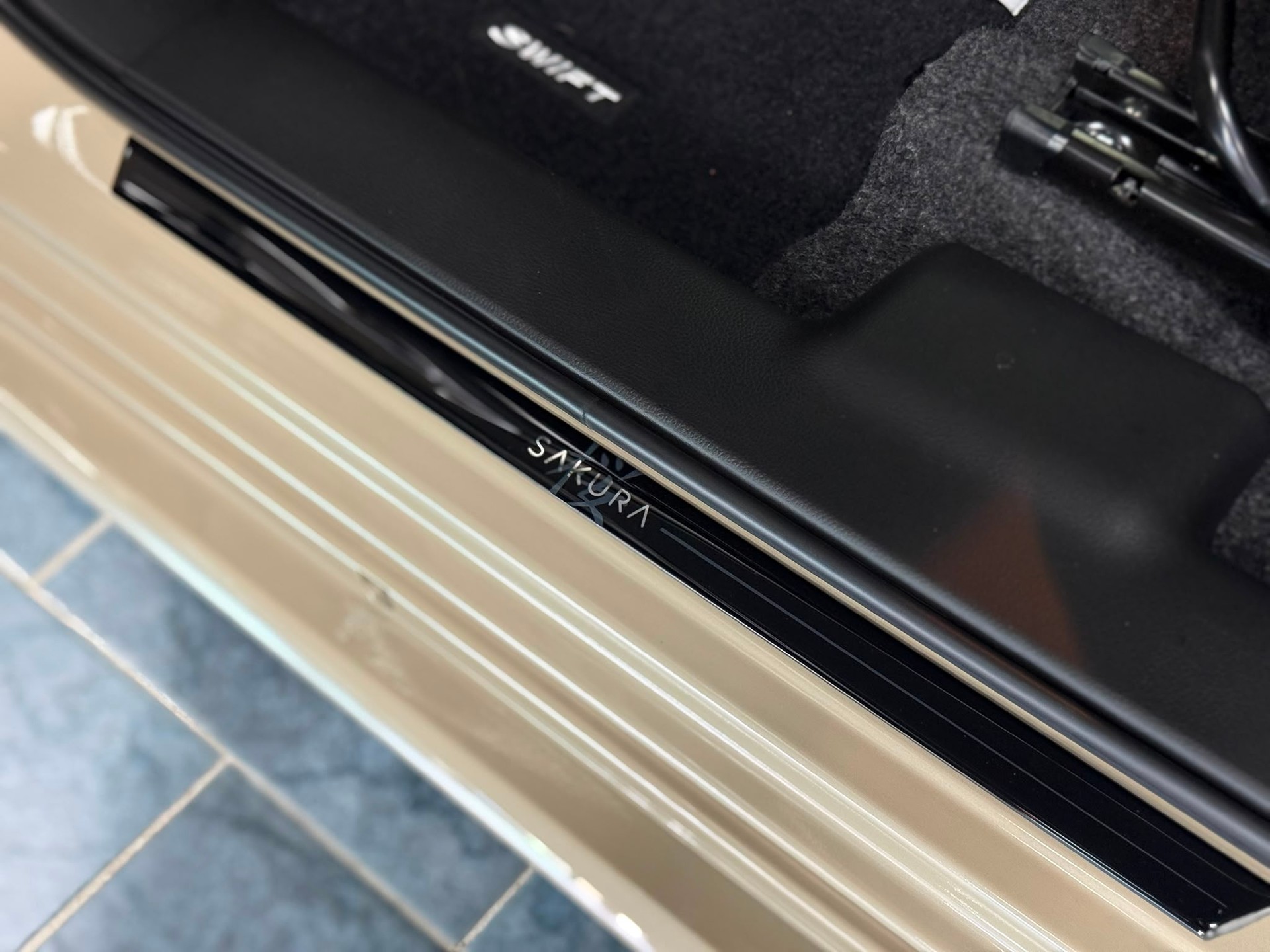SUZUKI Swift 1.2 Sakura Hybrid CVT-image-25