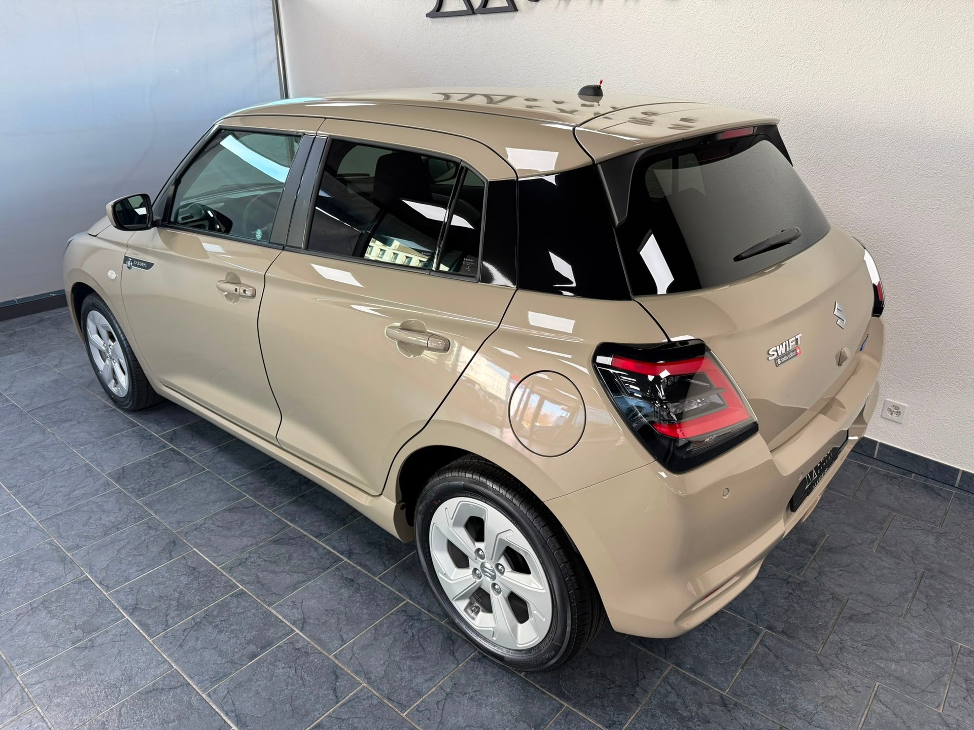 SUZUKI Swift 1.2 Sakura Hybrid CVT-image-5