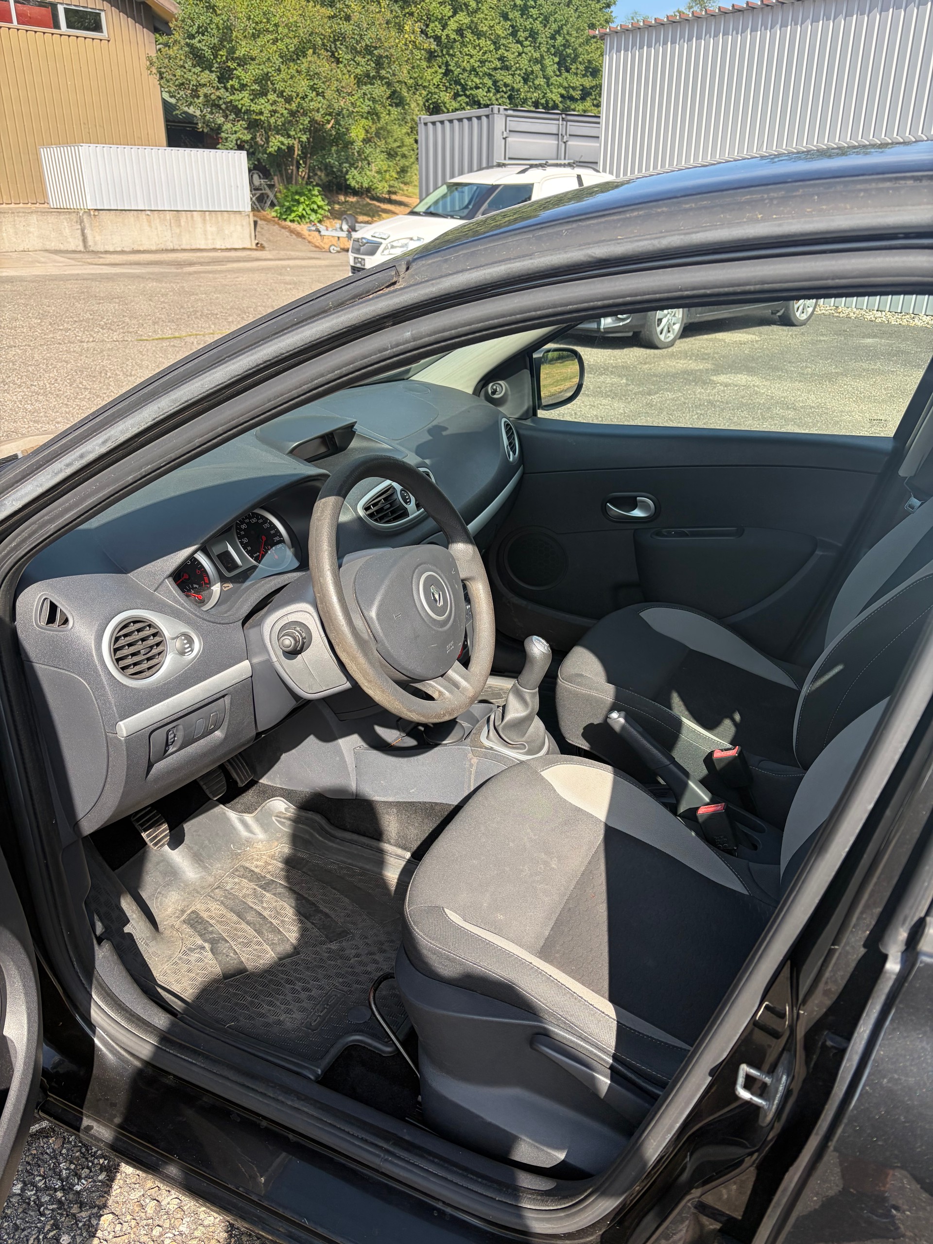 RENAULT Clio 1.2 16V Turbo S-image-6