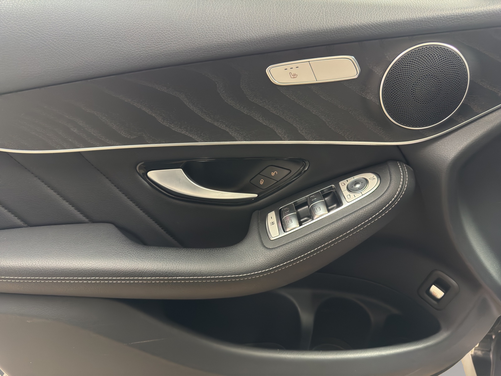 MERCEDES-BENZ GLC 220 d AMG Line 4Matic-image-12