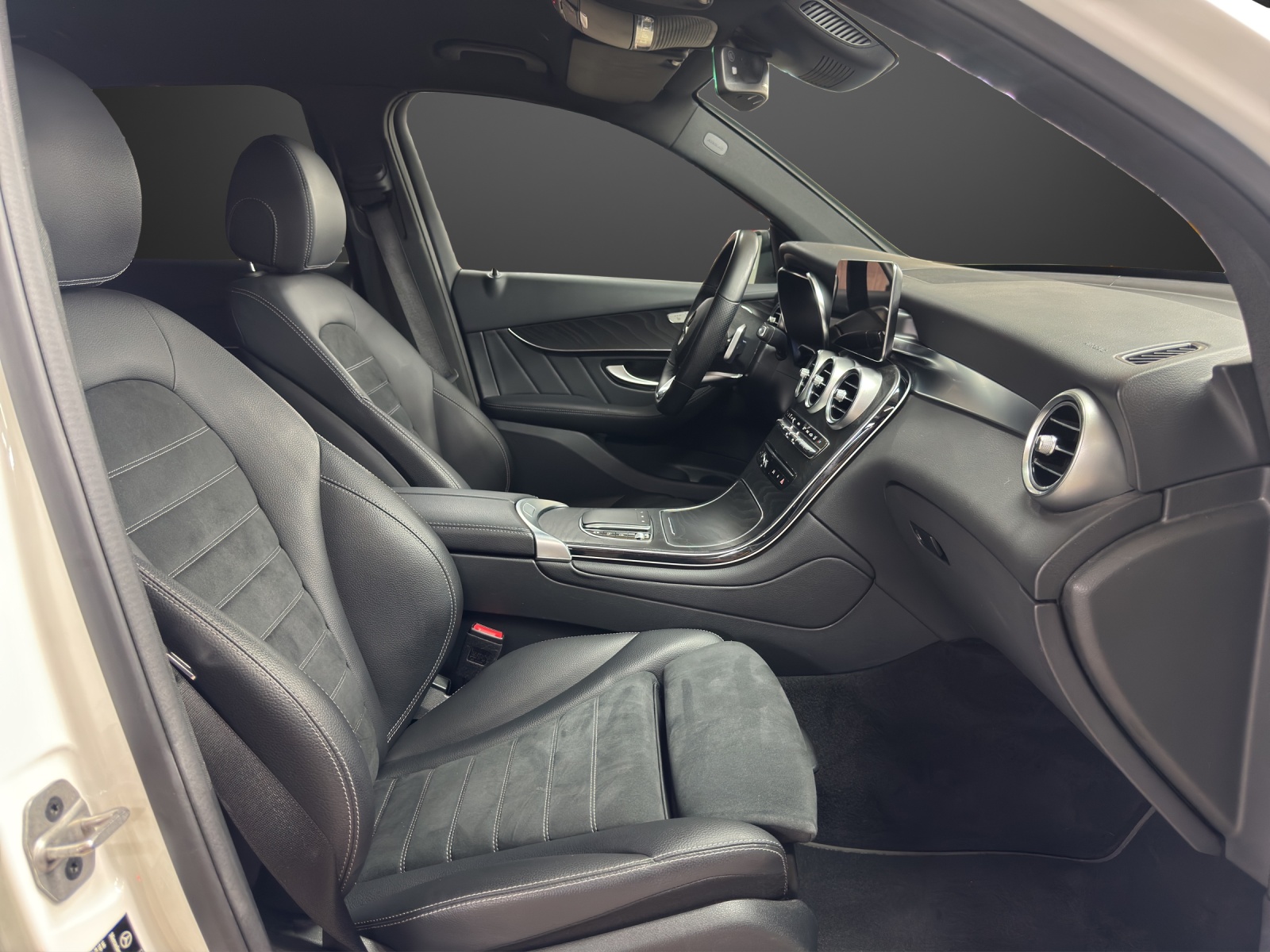 MERCEDES-BENZ GLC 220 d AMG Line 4Matic-image-11