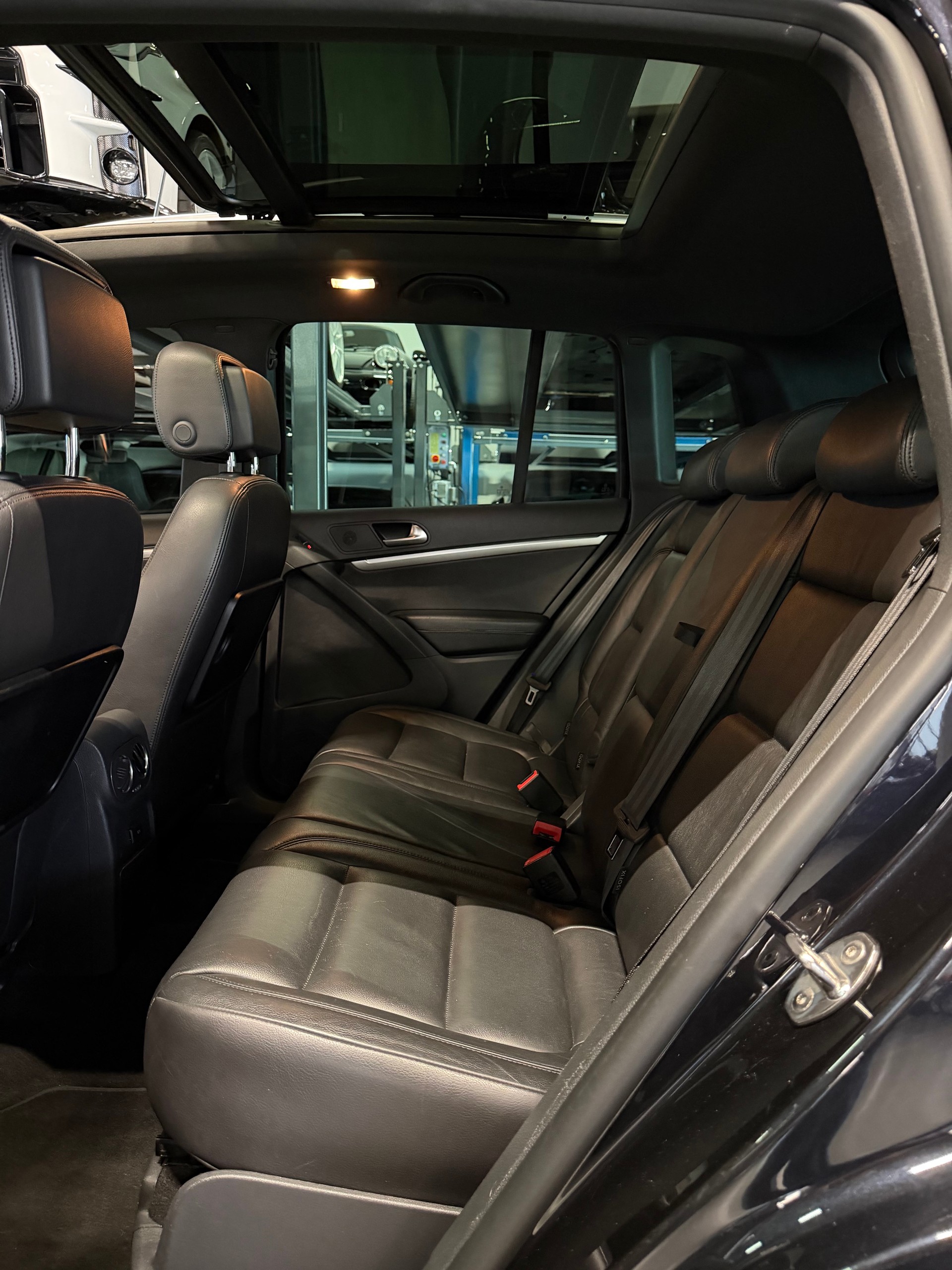 VW Tiguan 2.0 TSI R-Line 4Motion DSG-image-10