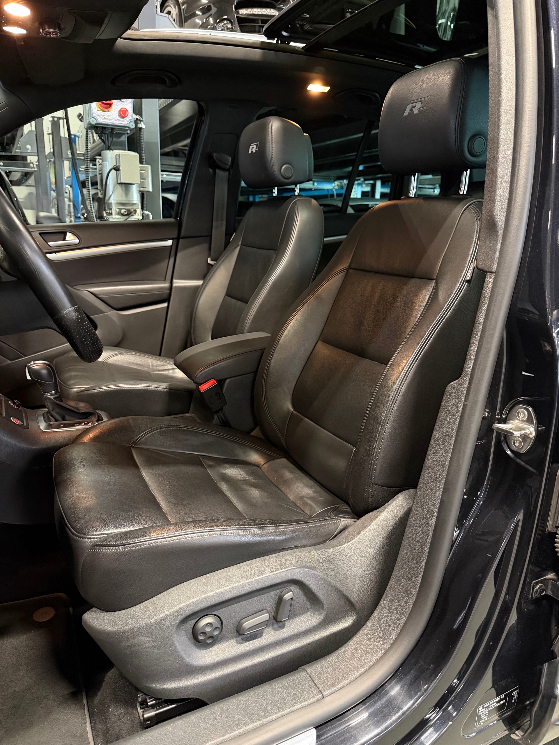 VW Tiguan 2.0 TSI R-Line 4Motion DSG-image-9
