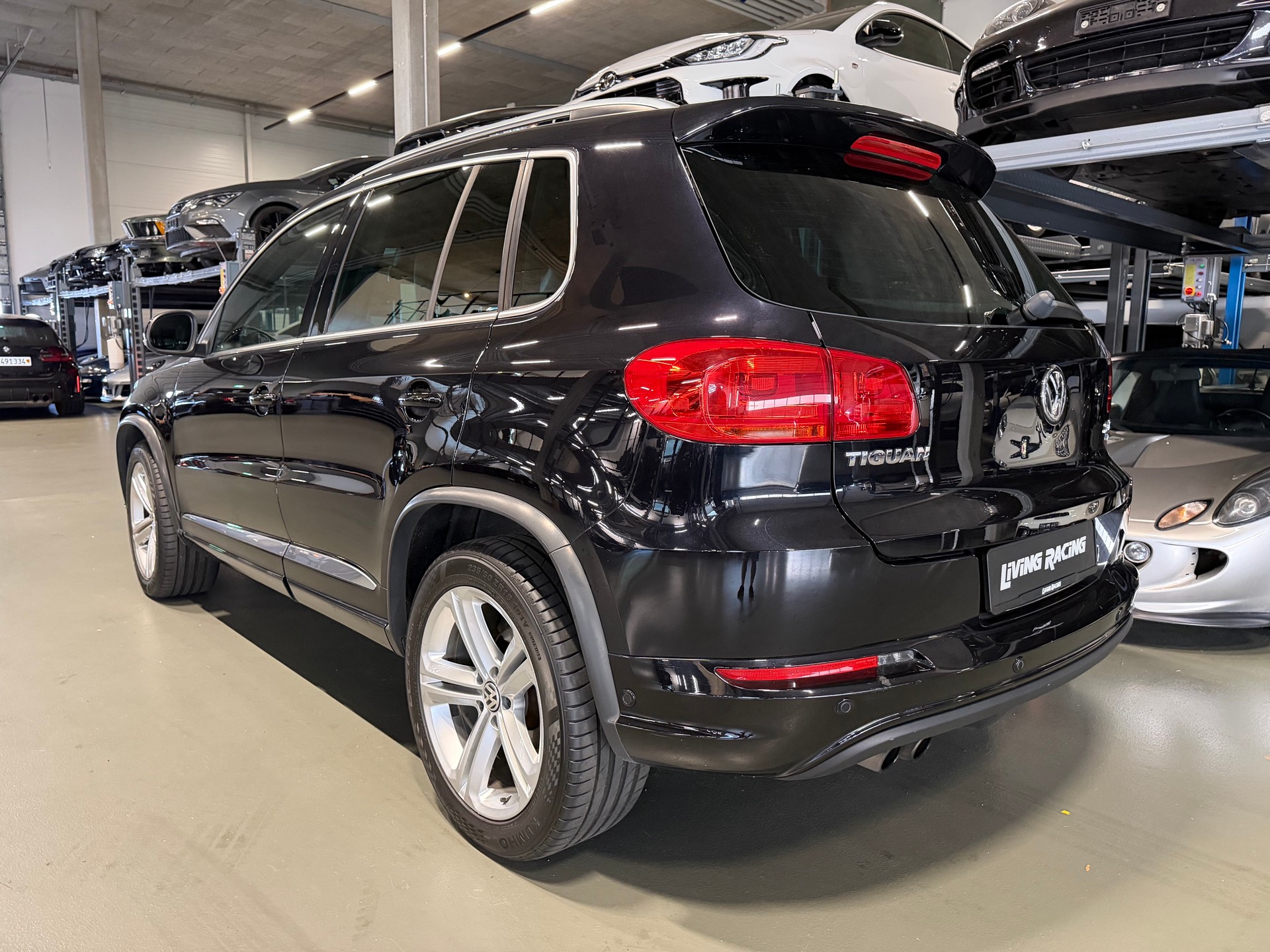 VW Tiguan 2.0 TSI R-Line 4Motion DSG-image-2