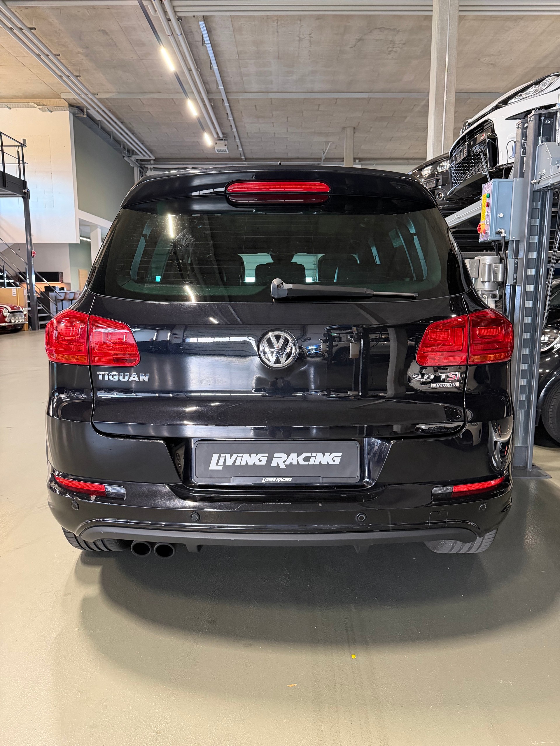 VW Tiguan 2.0 TSI R-Line 4Motion DSG-image-3
