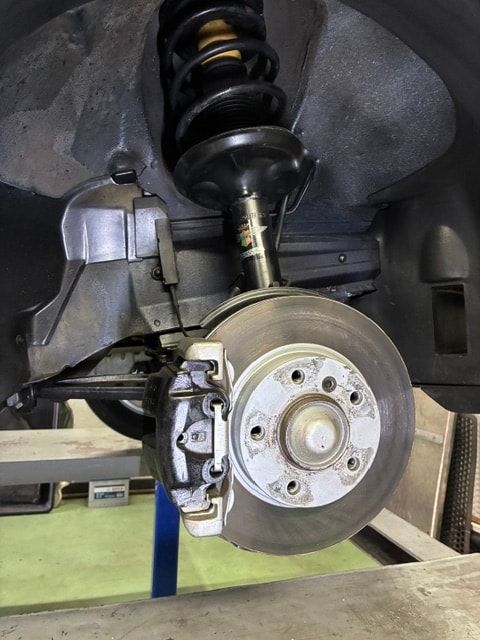 BMW 323ti-image-4