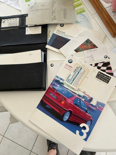 BMW 323ti-image-9