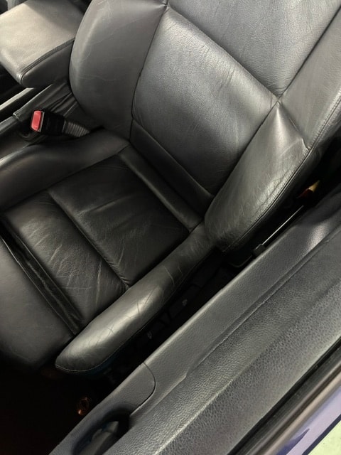 BMW 323ti-image-8