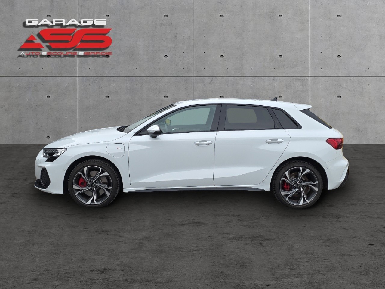 AUDI A3 Sportback 45 TFSI e S line Attraction S-tronic-image-4