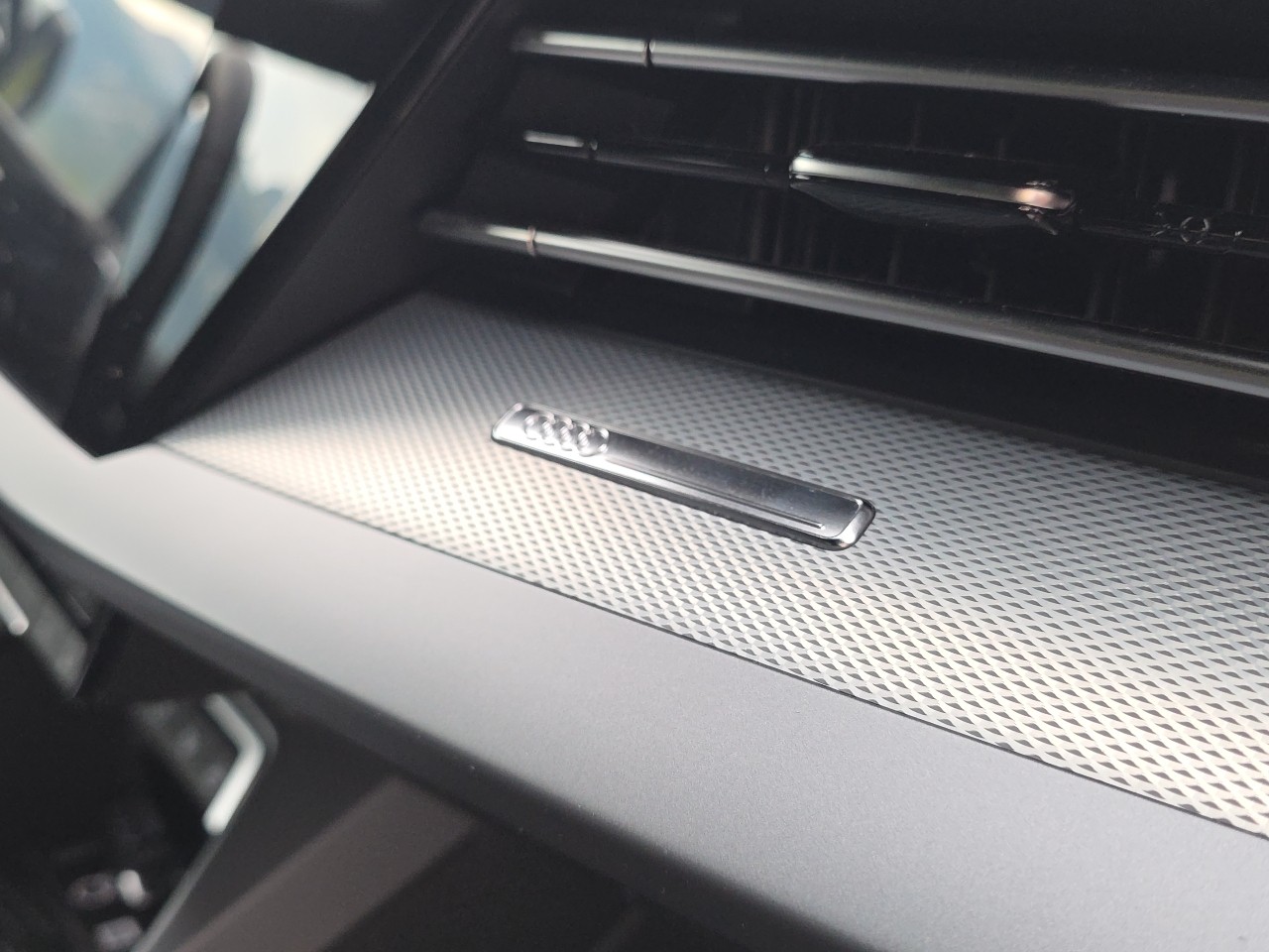 AUDI A3 Sportback 45 TFSI e S line Attraction S-tronic-image-16