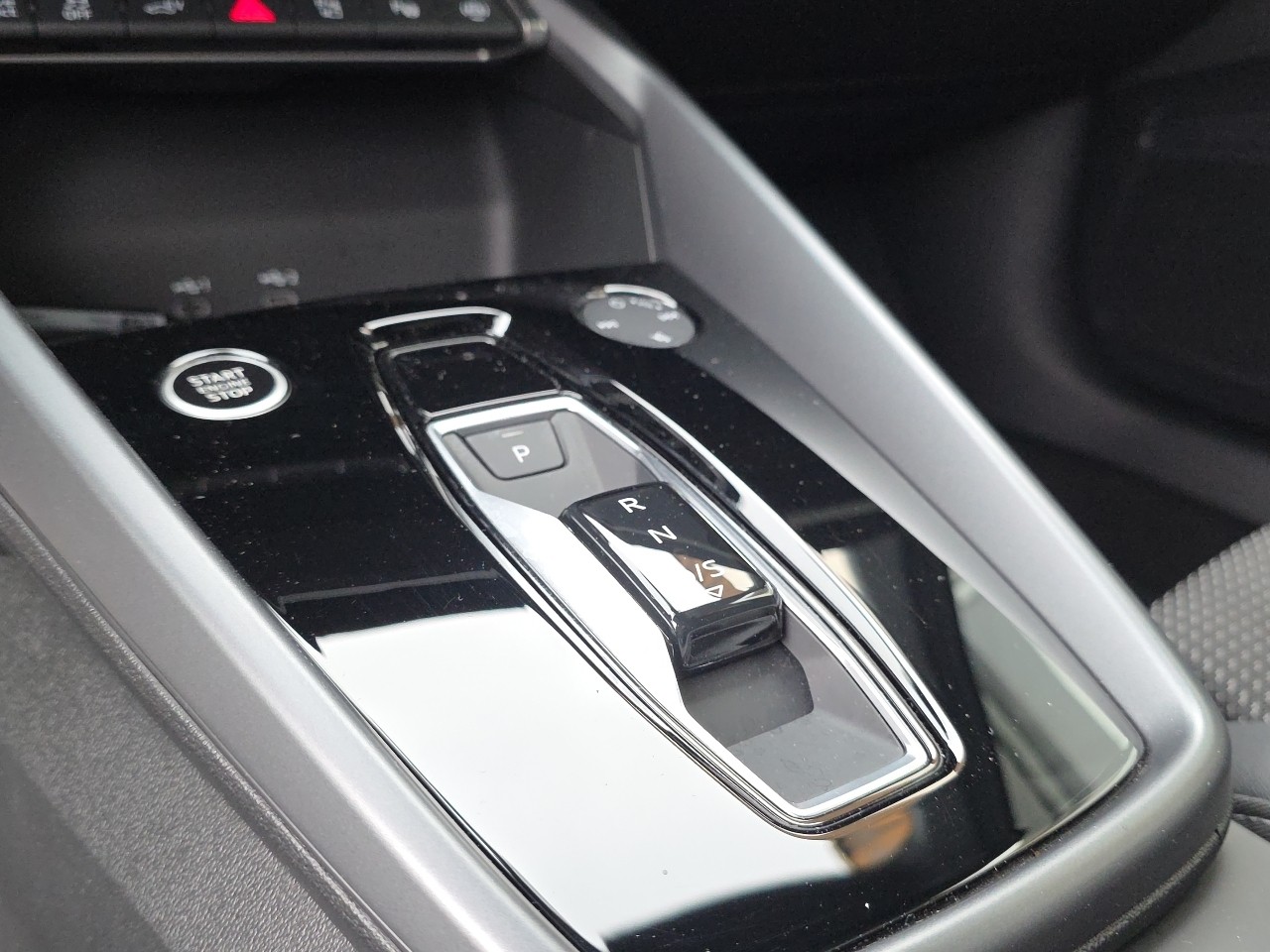 AUDI A3 Sportback 45 TFSI e S line Attraction S-tronic-image-12