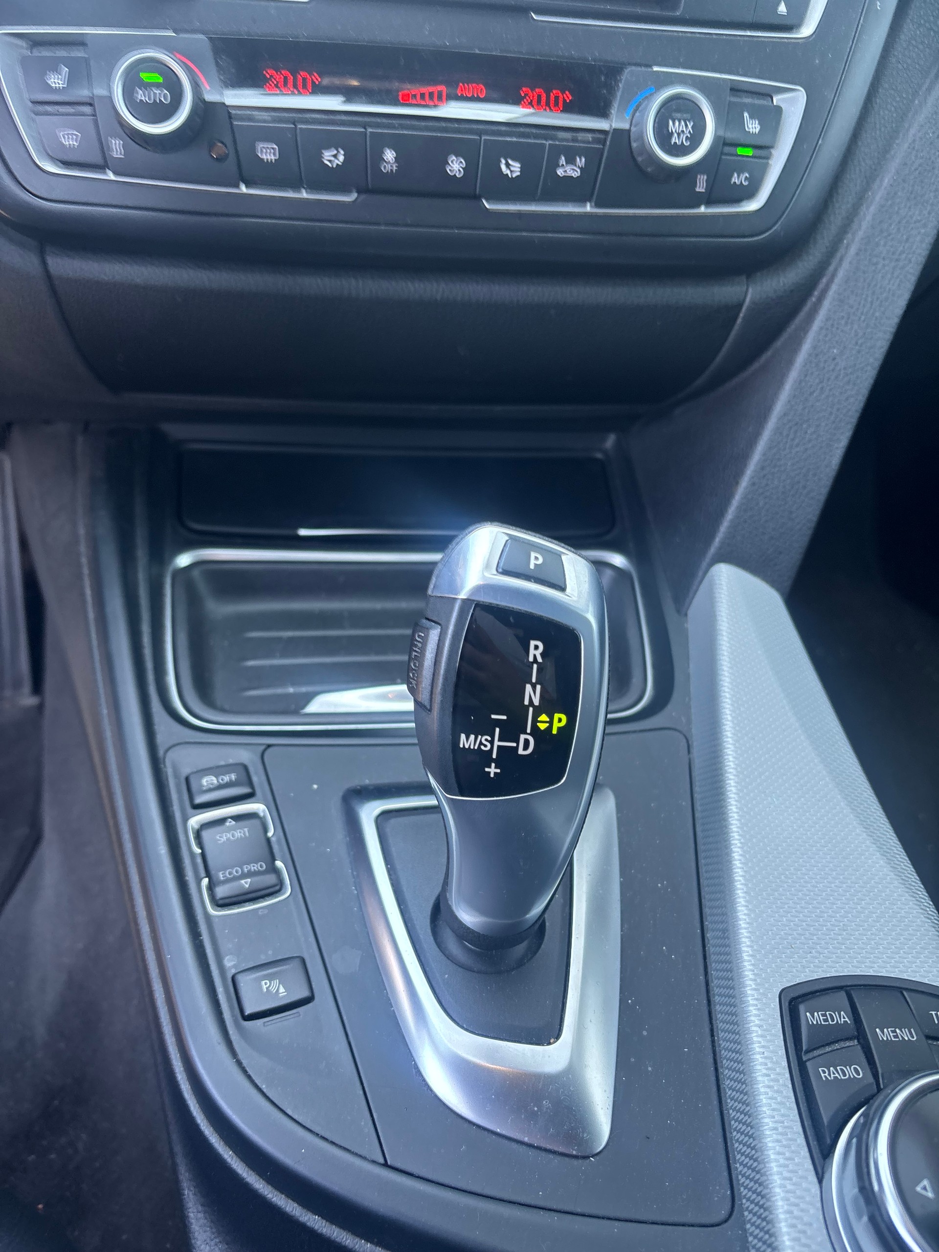 BMW 320d GT xDrive Luxury Line Steptronic-image-12