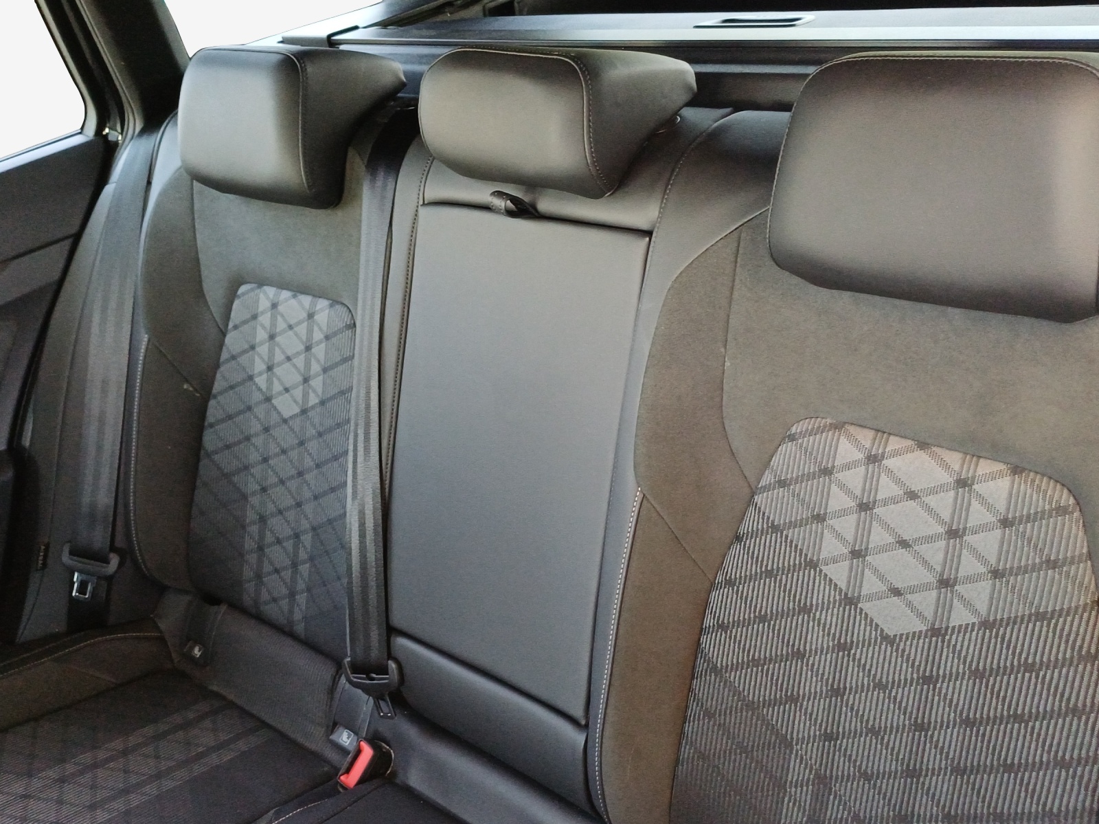 VW Golf Variant 2.0 TSI R-Line DSG 4 Motion-image-11