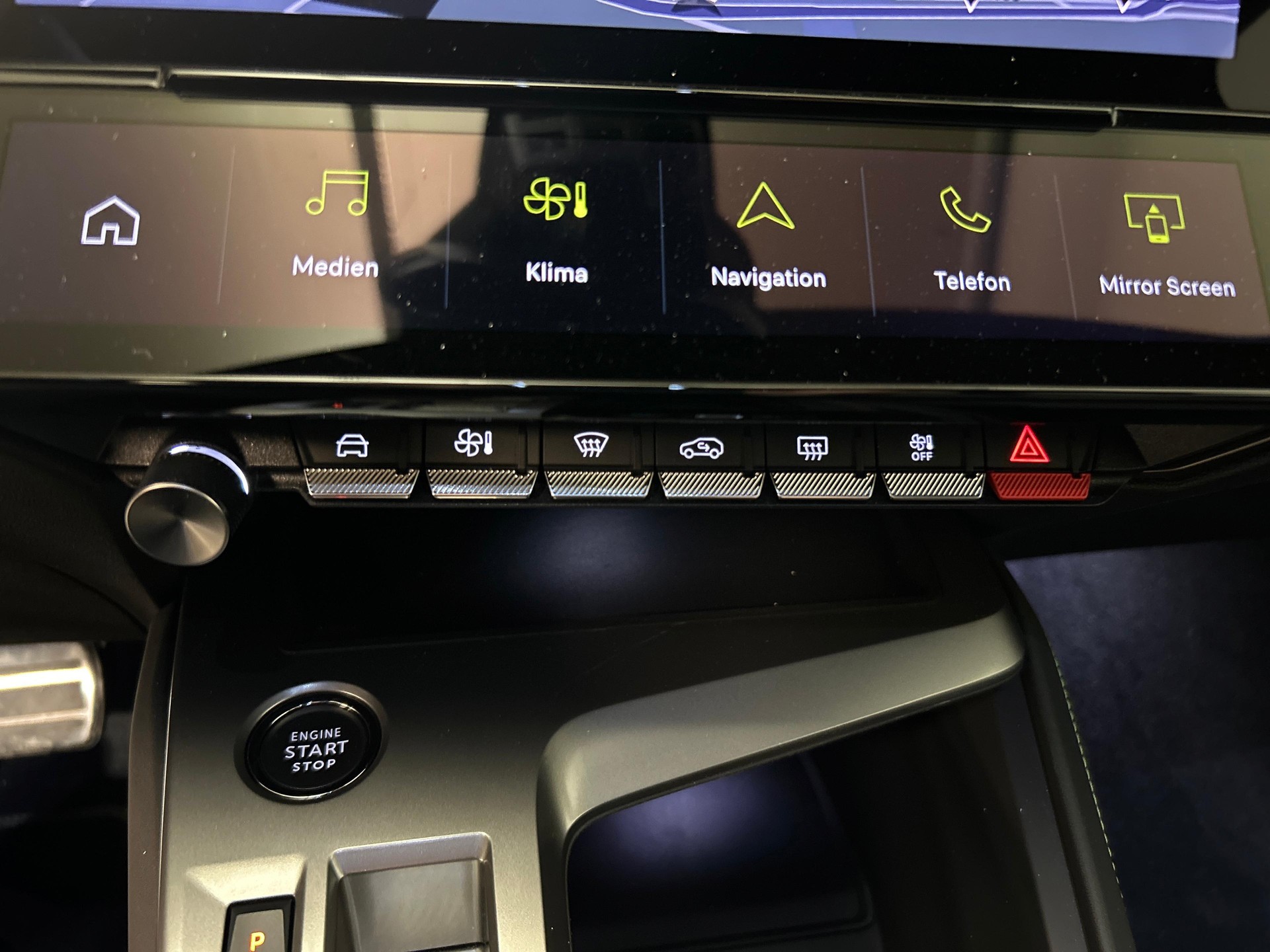 PEUGEOT 308 SW 1.6 PHEV 180 GT-image-16