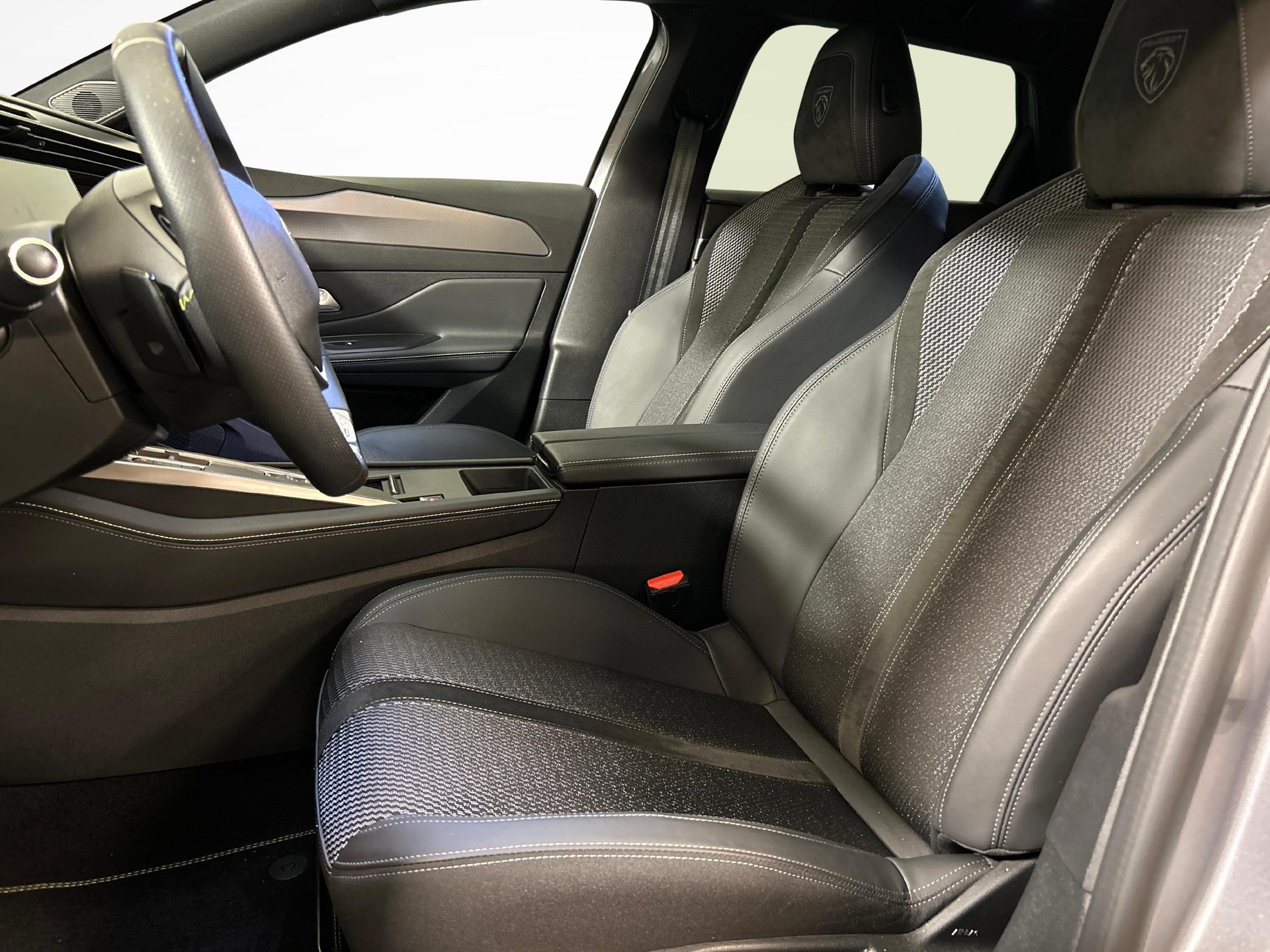 PEUGEOT 308 SW 1.6 PHEV 180 GT-showroom-element-3