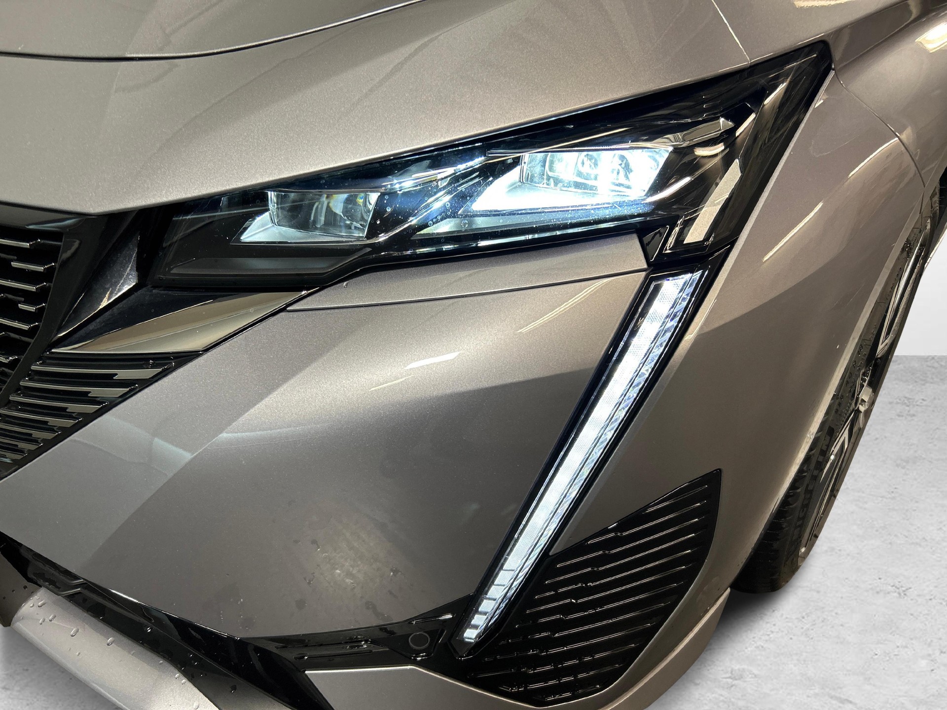 PEUGEOT 308 SW 1.6 PHEV 180 GT-image-14