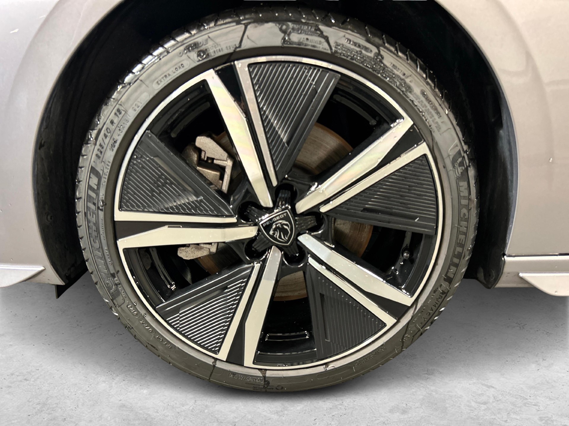 PEUGEOT 308 SW 1.6 PHEV 180 GT-image-11