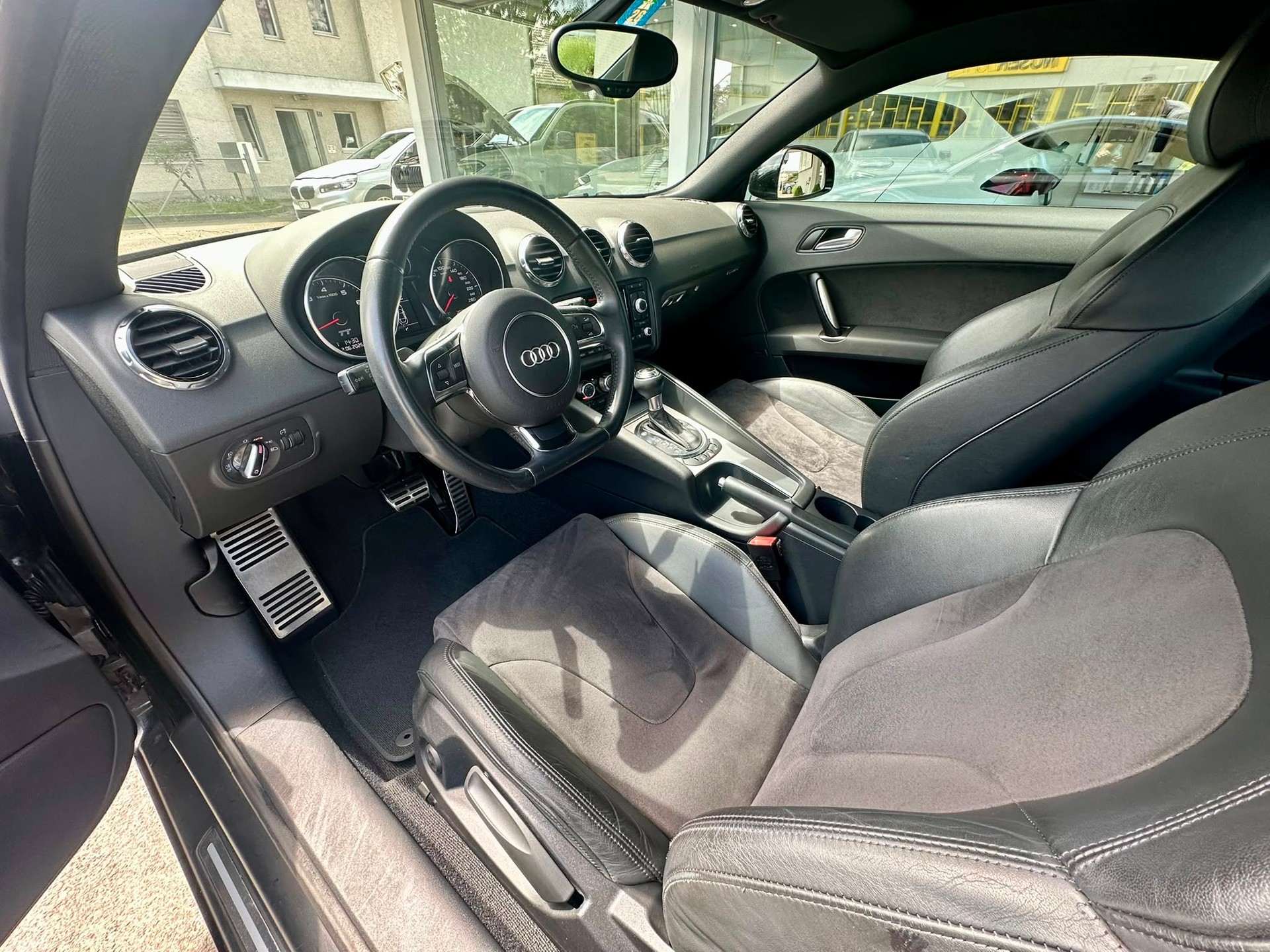 AUDI 2.0 TFSI 211 quattro S-Tronic-image-4