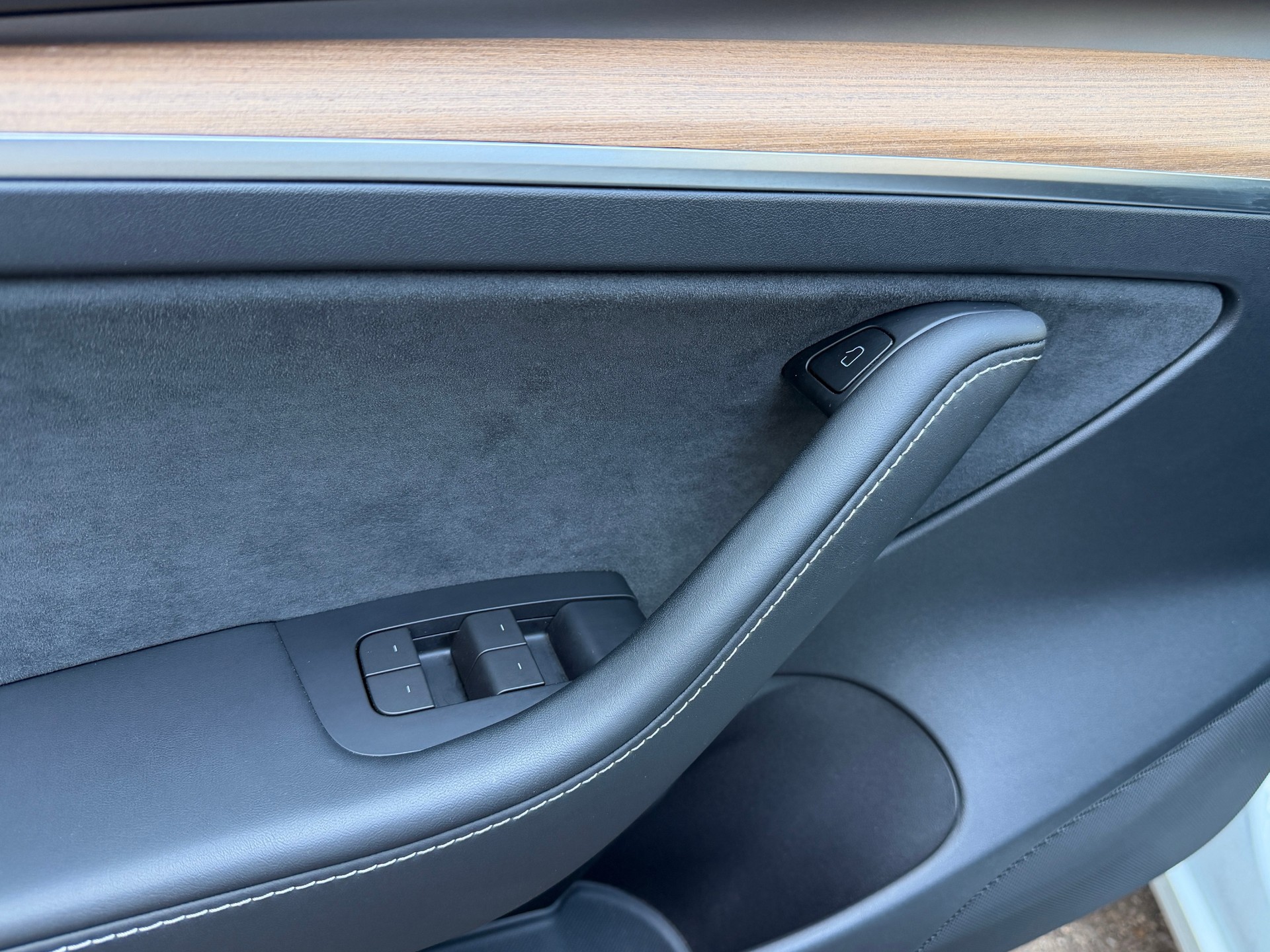 TESLA Model 3 Standart Range Plus-image-18