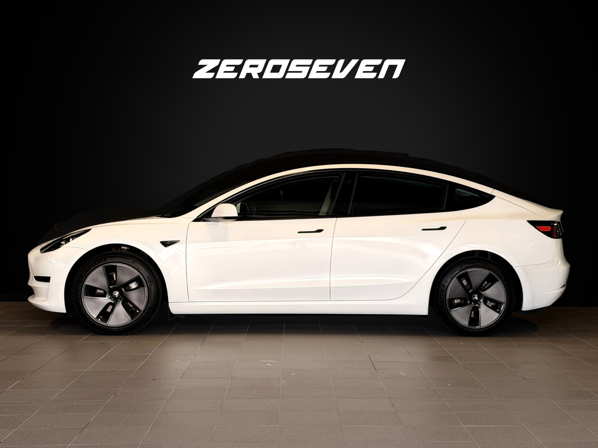 TESLA Model 3 Standart Range Plus-image-2