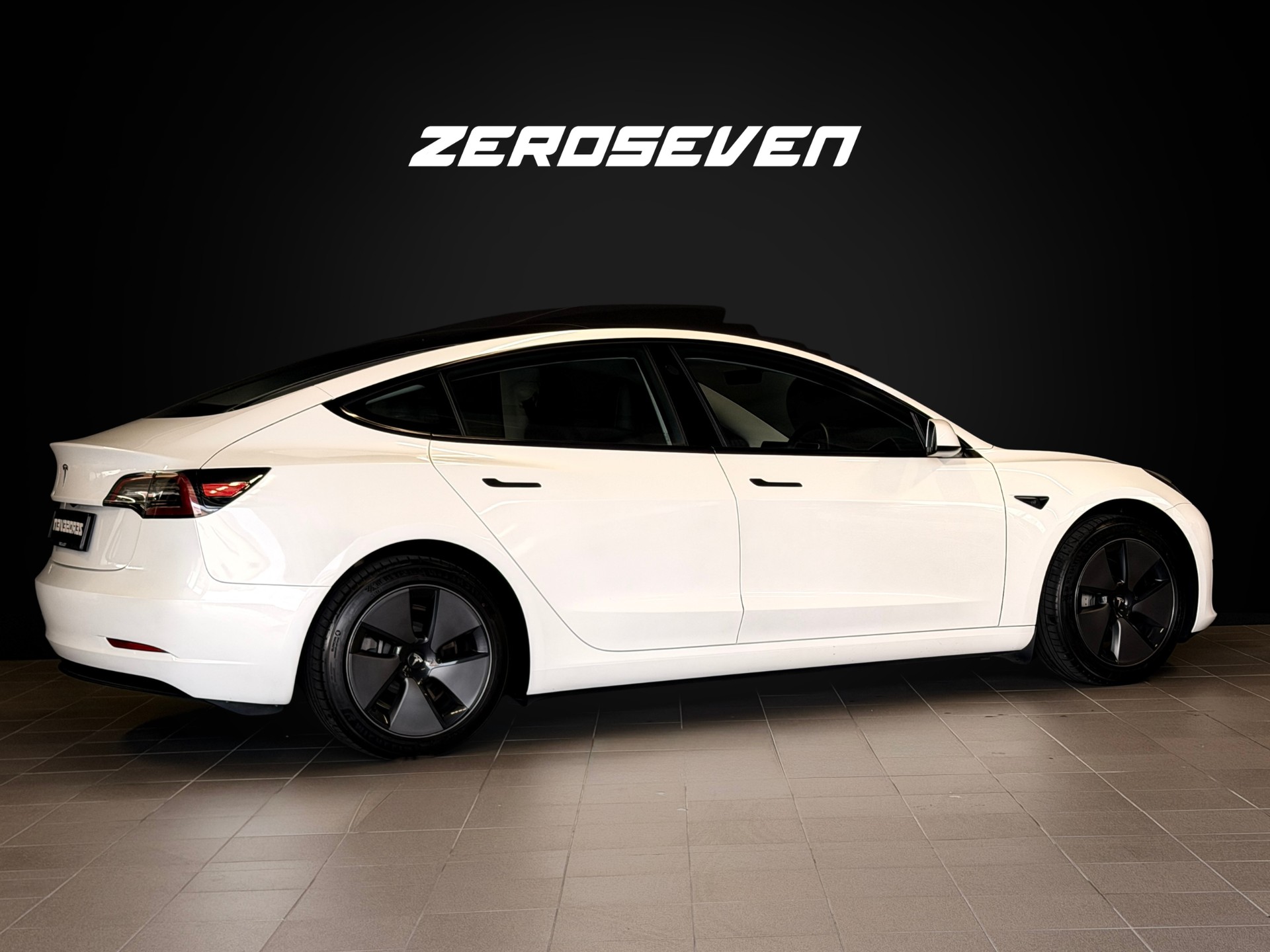 TESLA Model 3 Standart Range Plus-image-7
