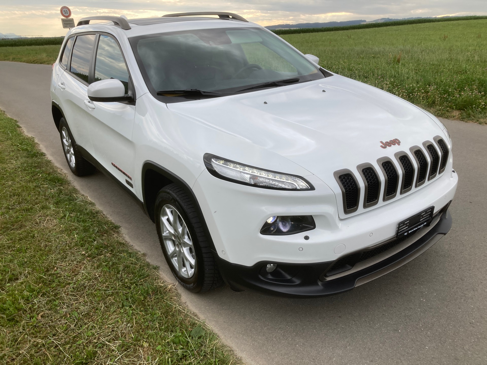 JEEP Cherokee 2.2TD Longitude Sw- Black Ed. AWD 9ATX-image-1
