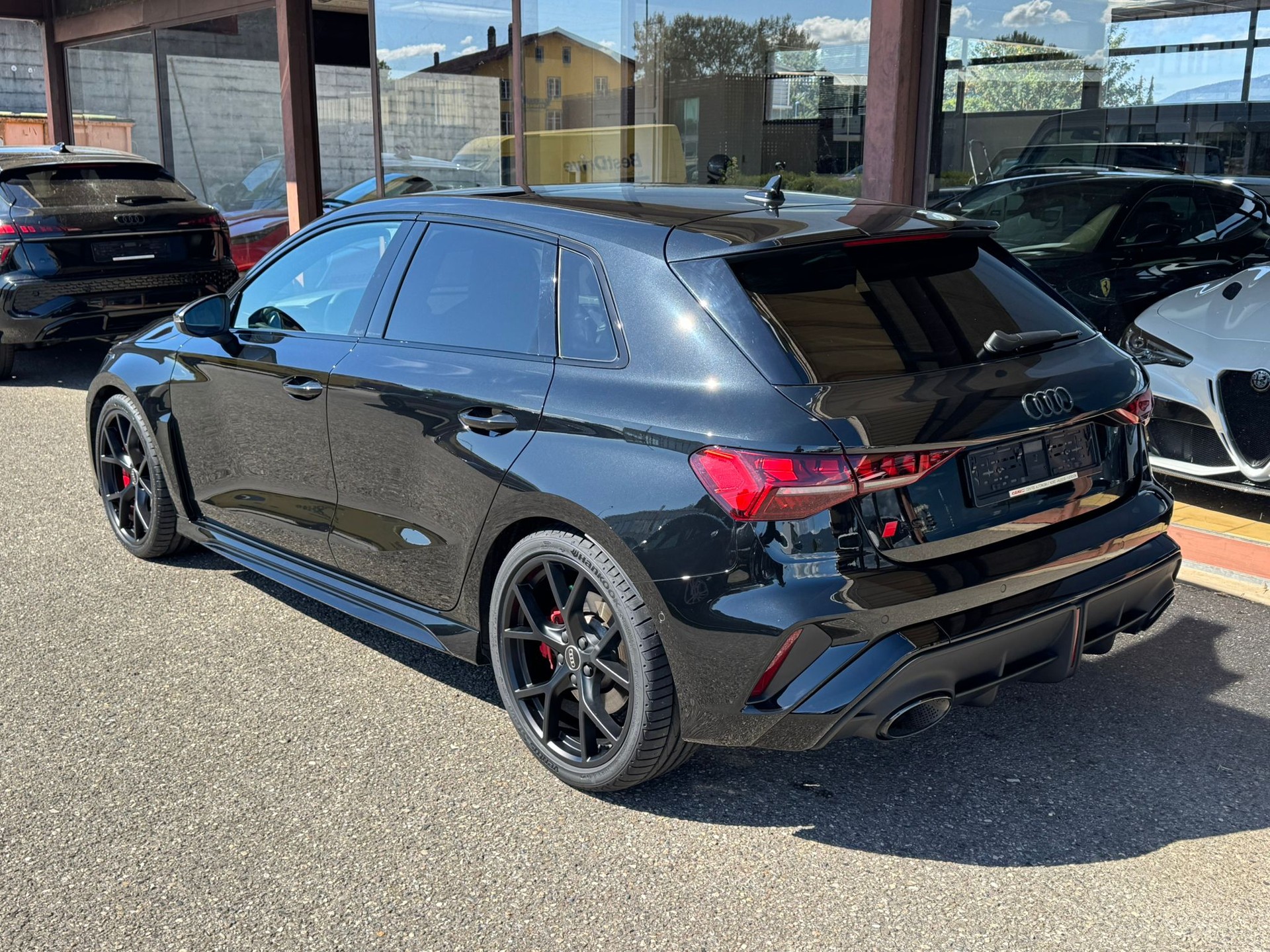 AUDI RS3 Sportback 2.5 TSI quattro S-tronic-image-3