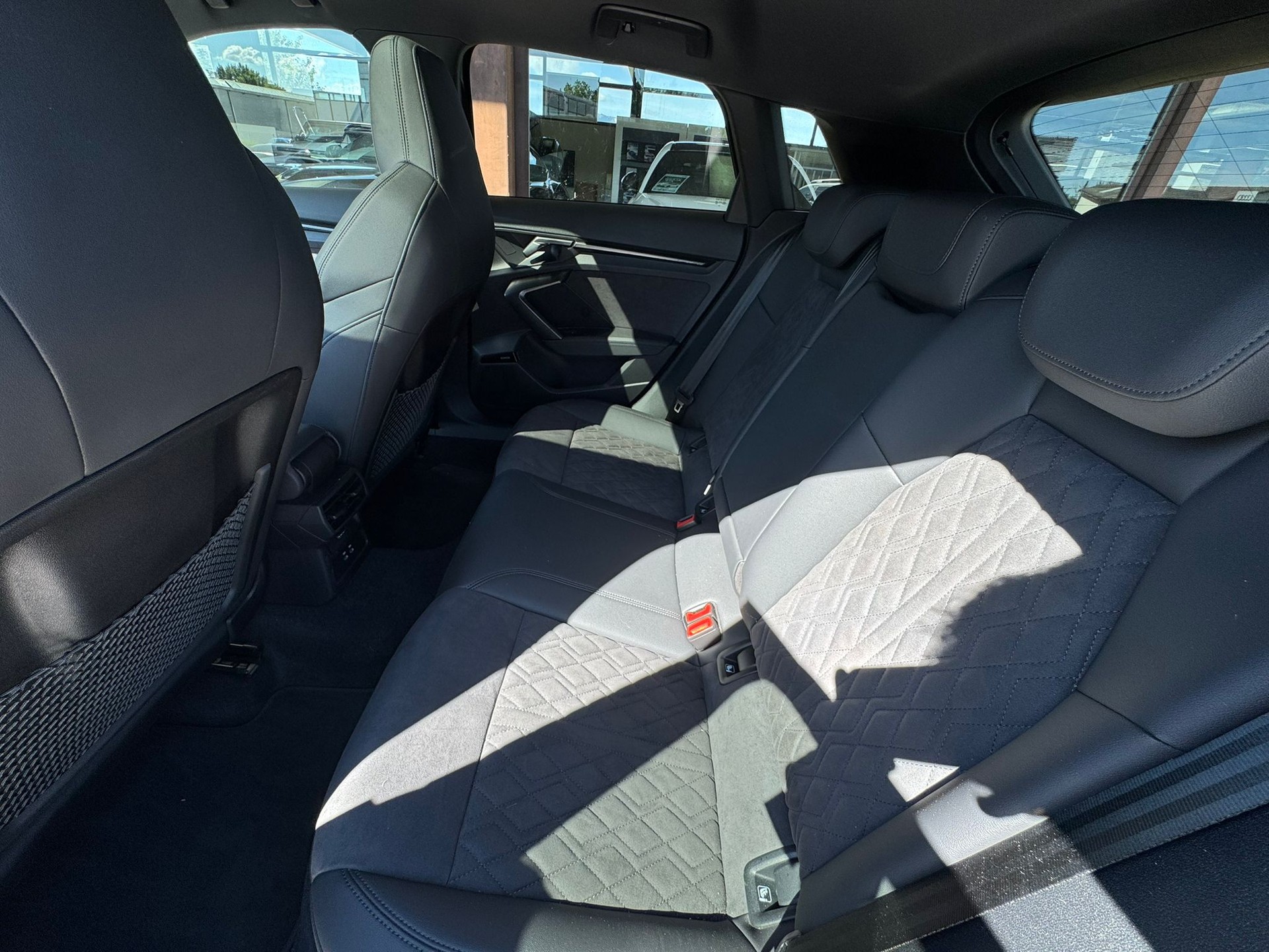 AUDI RS3 Sportback 2.5 TSI quattro S-tronic-image-8