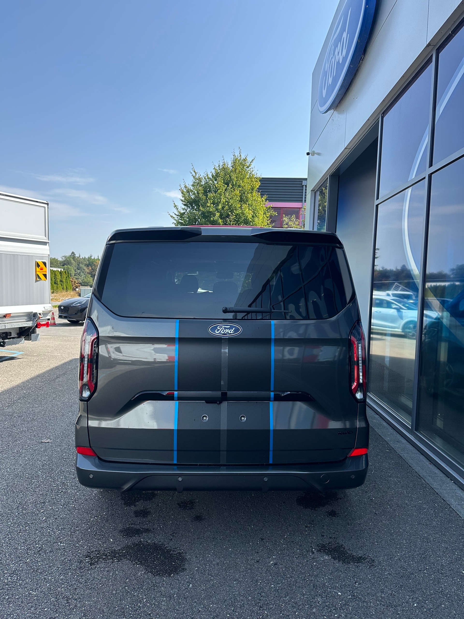 FORD Tourneo Custom 320 L1 2.0 EcoBl Sport/170CV/4x4/Aut.-image-4