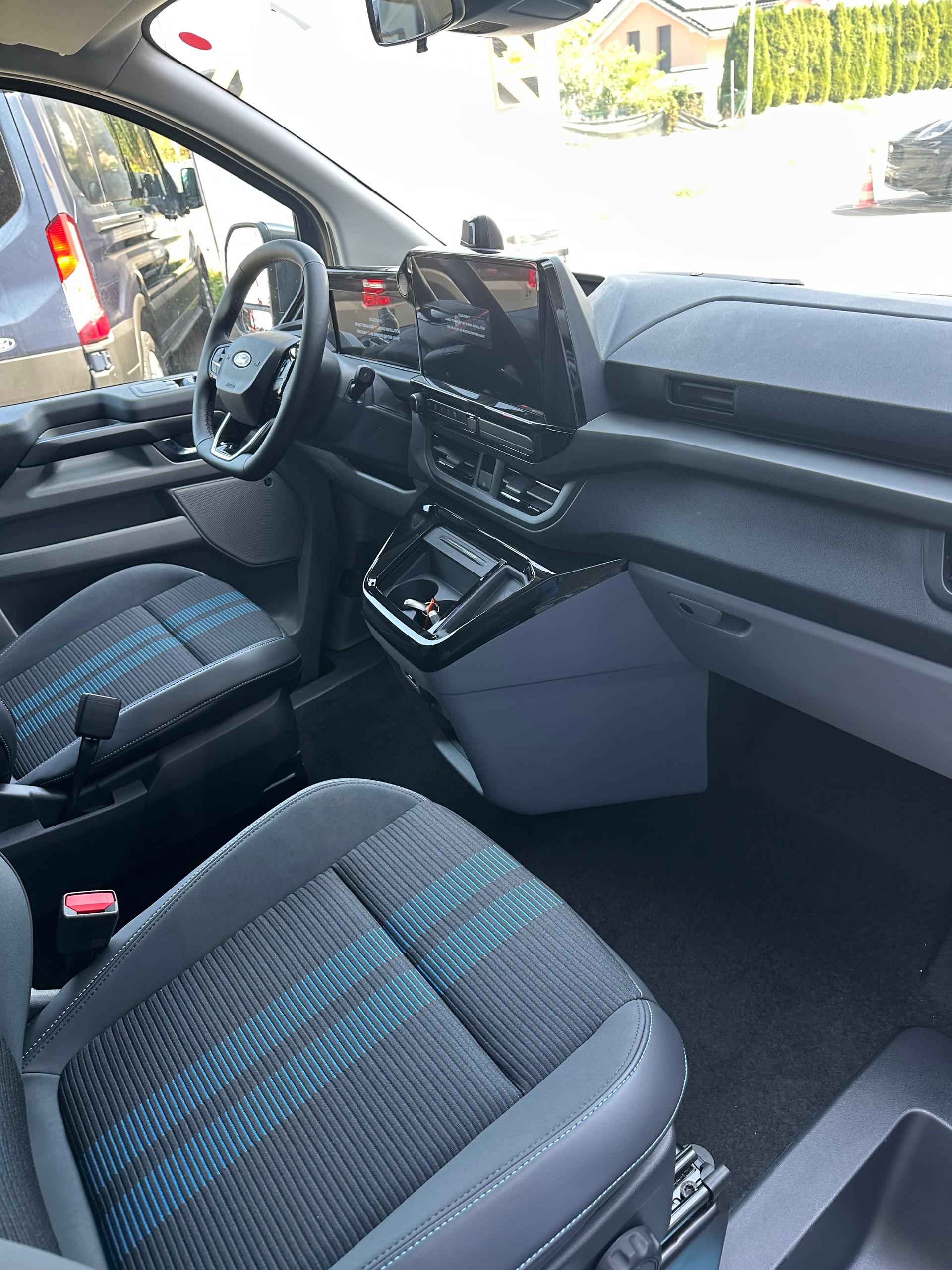 FORD Tourneo Custom 320 L1 2.0 EcoBl Sport/170CV/4x4/Aut.-image-15