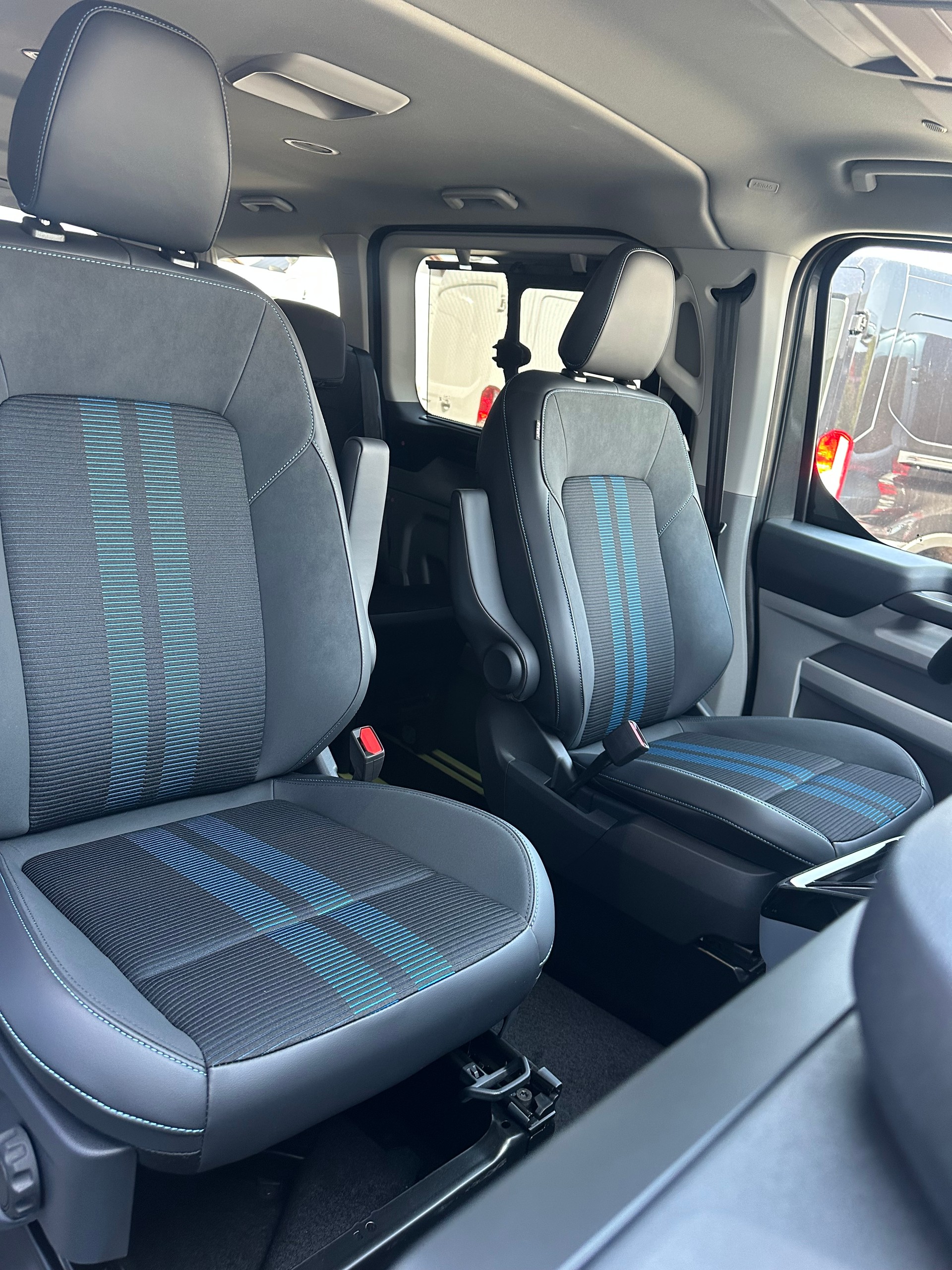 FORD Tourneo Custom 320 L1 2.0 EcoBl Sport/170CV/4x4/Aut.-image-13